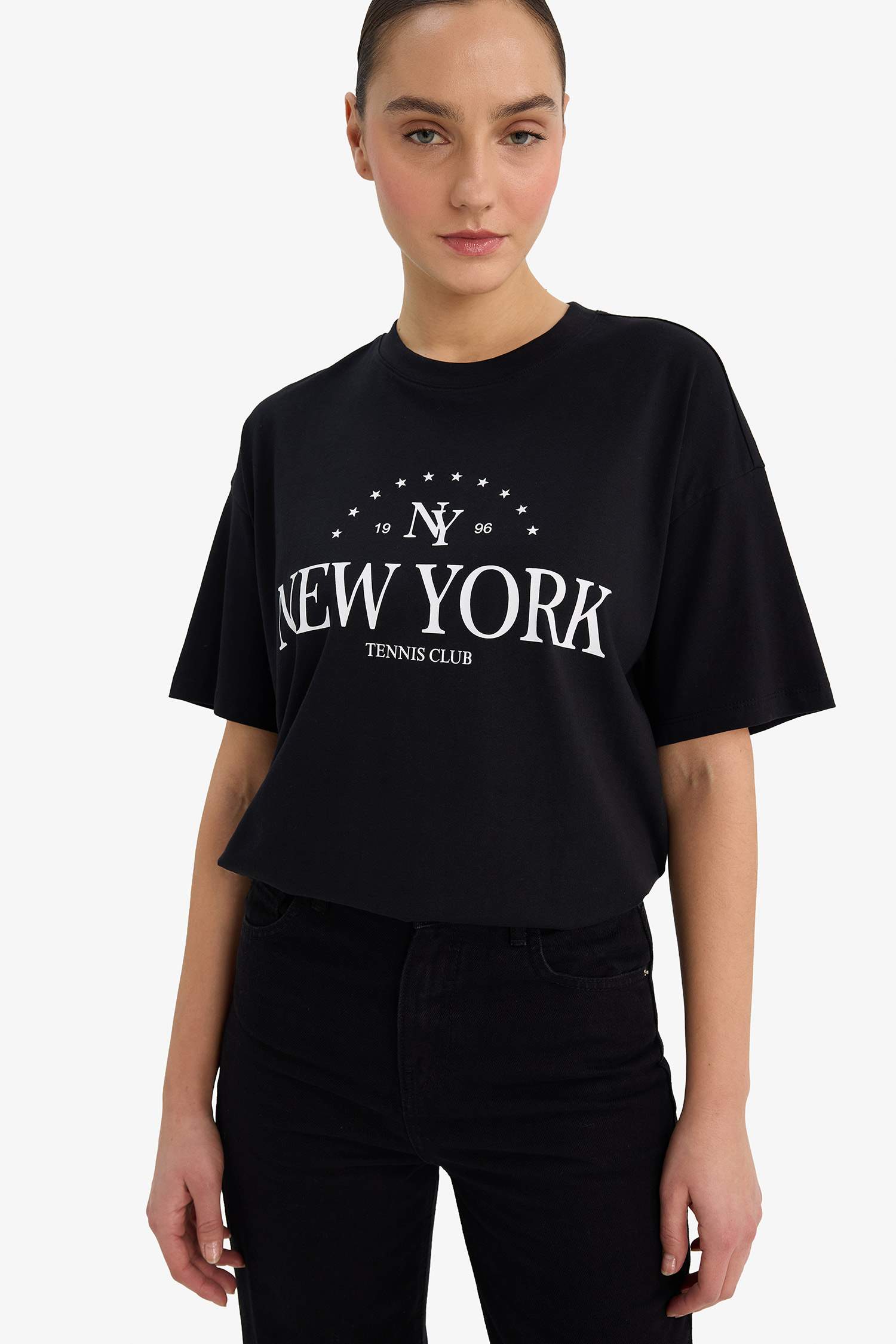 Oversize кең пішімді дөңгелек жағалы суретті қысқа жеңді футболка