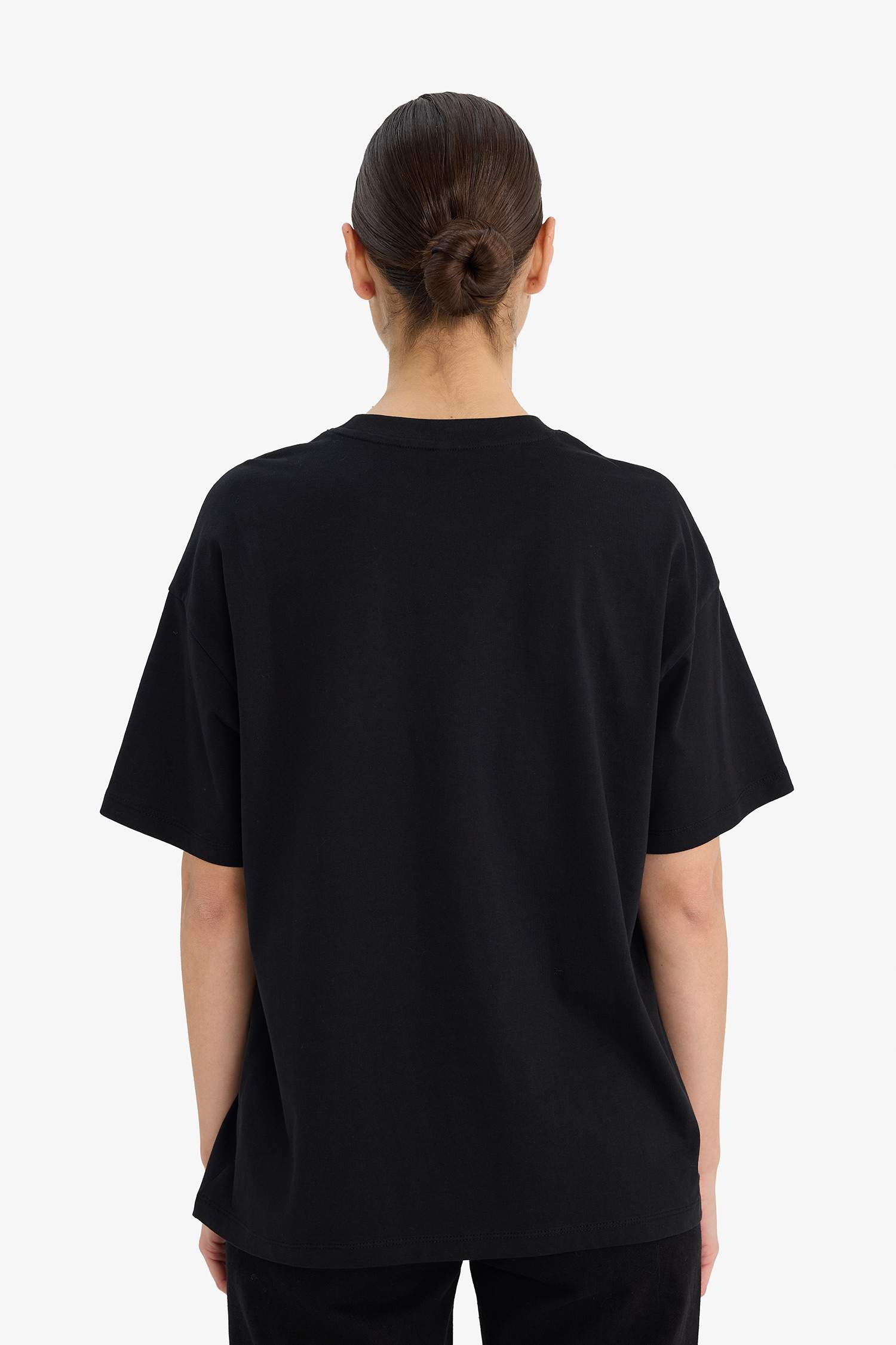 Oversize кең пішімді дөңгелек жағалы суретті қысқа жеңді футболка