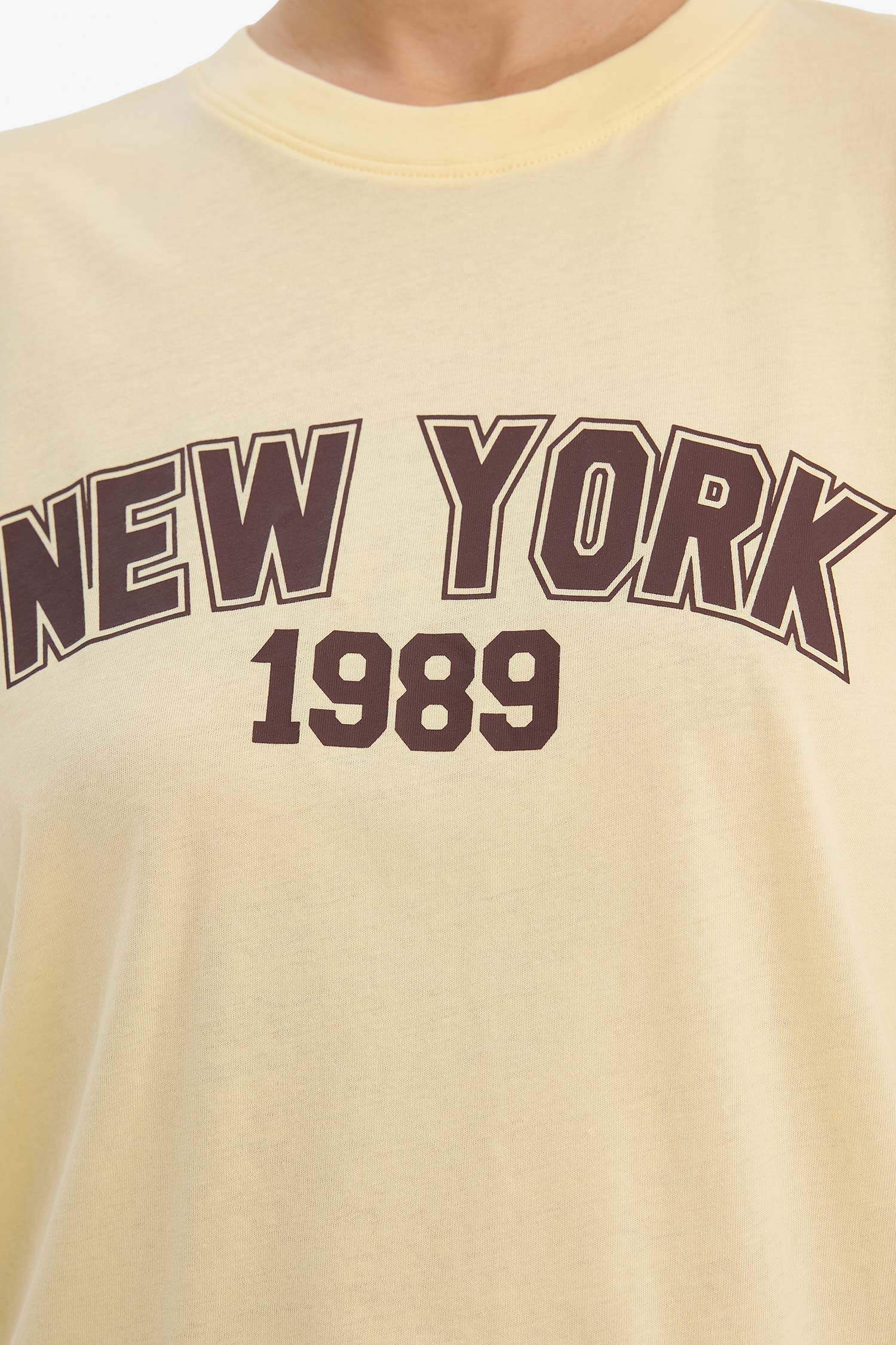 Трикотажная футболка Oversize с надписью и коротким рукавом