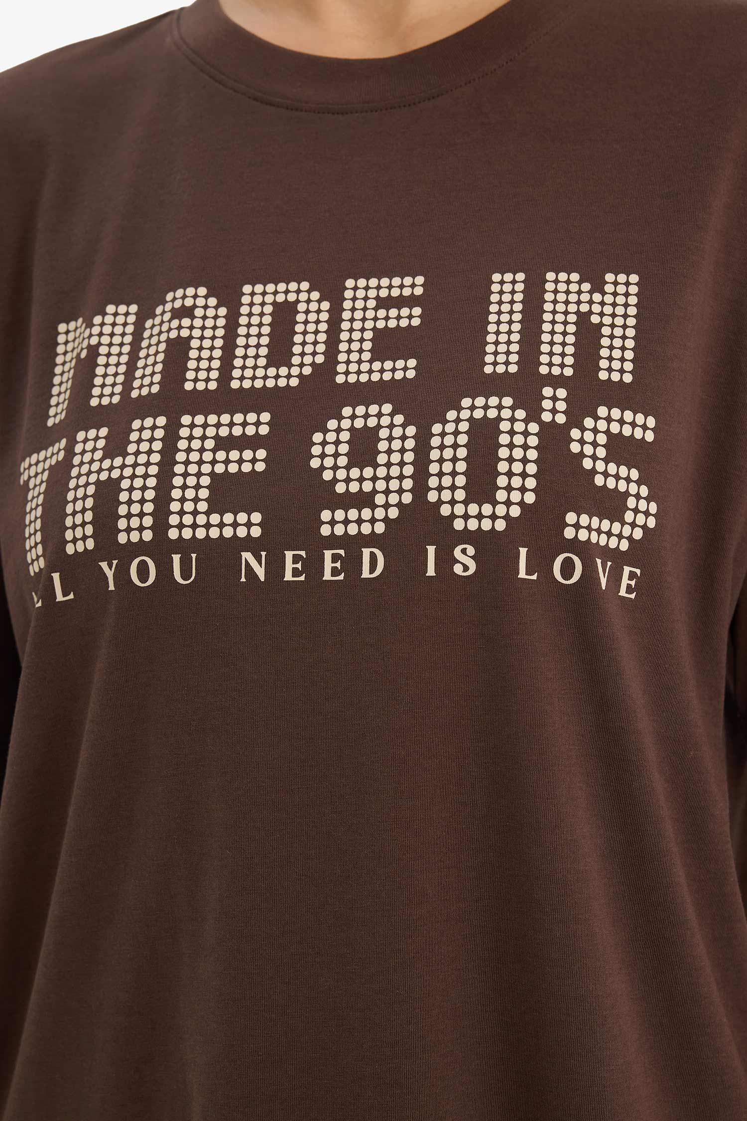 Трикотажная футболка Oversize с надписью и коротким рукавом