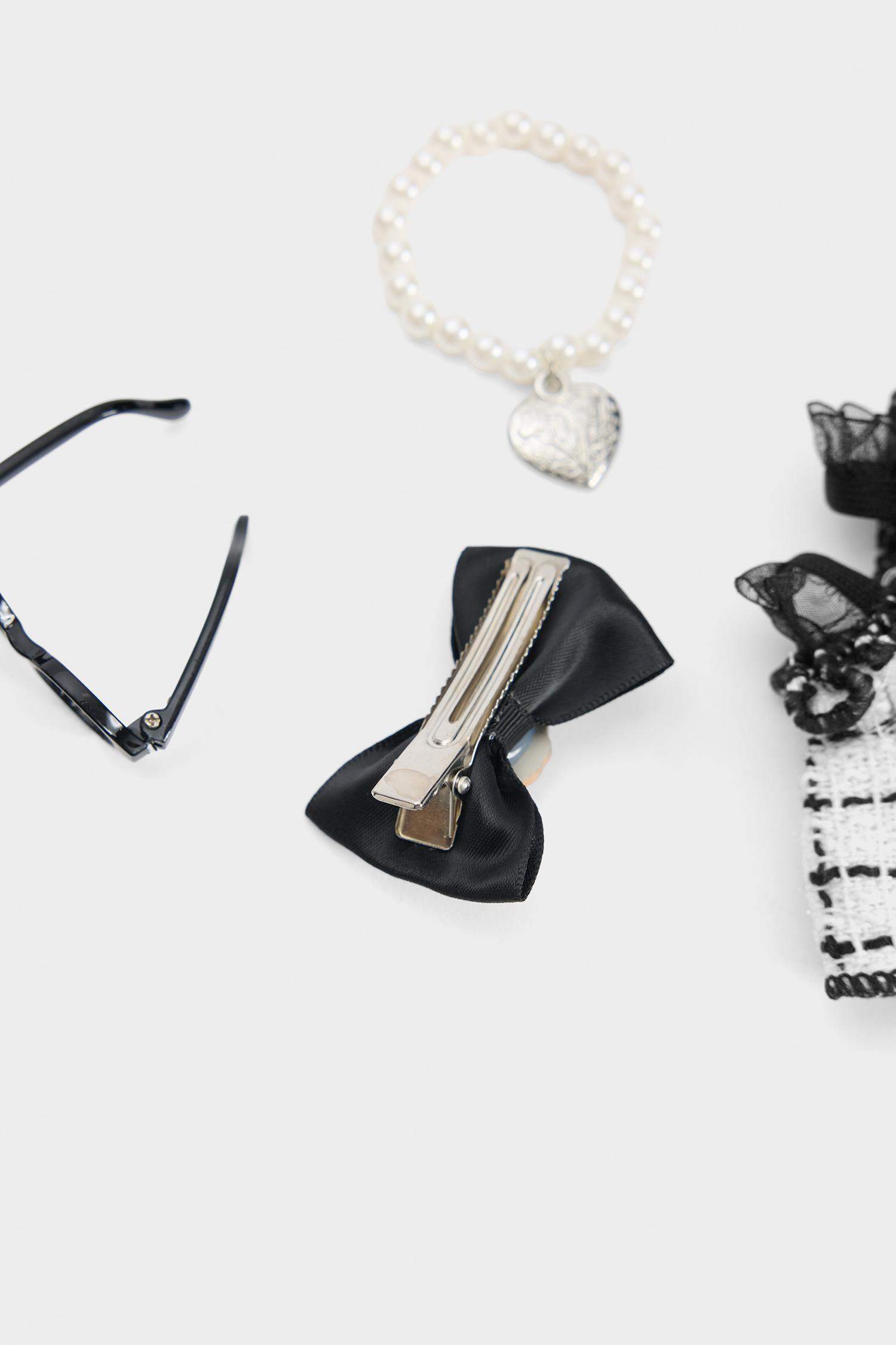 Kadın Fiyonk Detaylı Giydirilebilir Charm Anahtarlık Kostümü