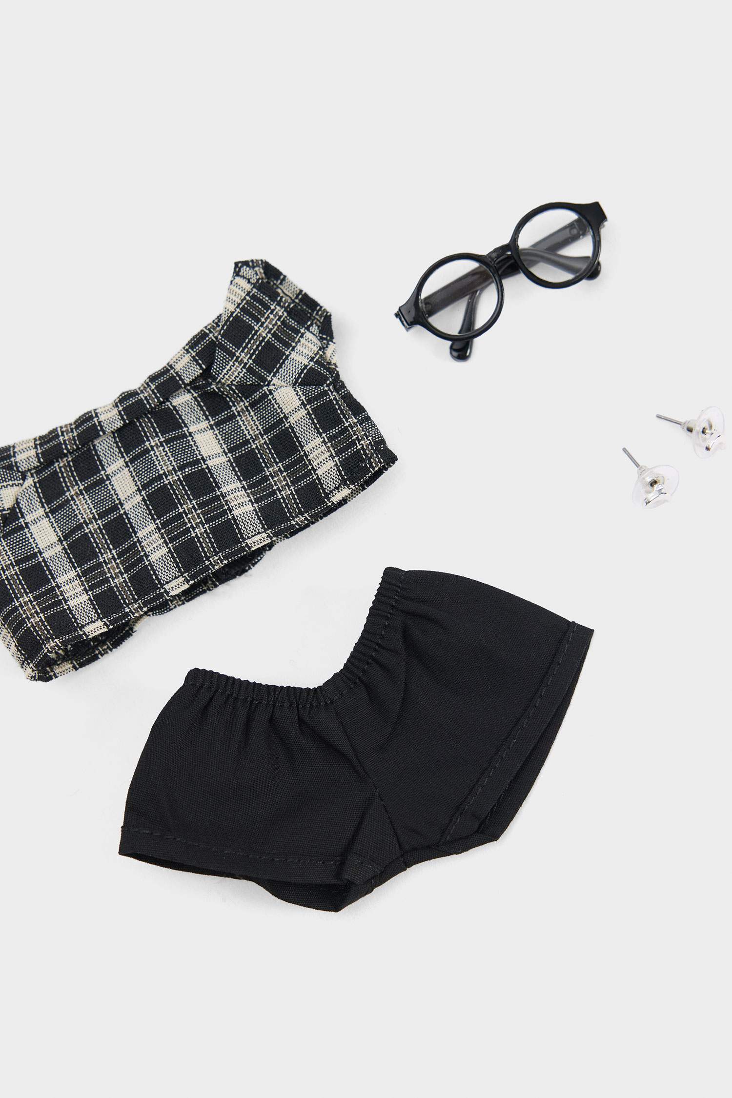 Kadın Siyah-Beyaz Detaylı Giydirilebilir Anahtarlık Kostümü