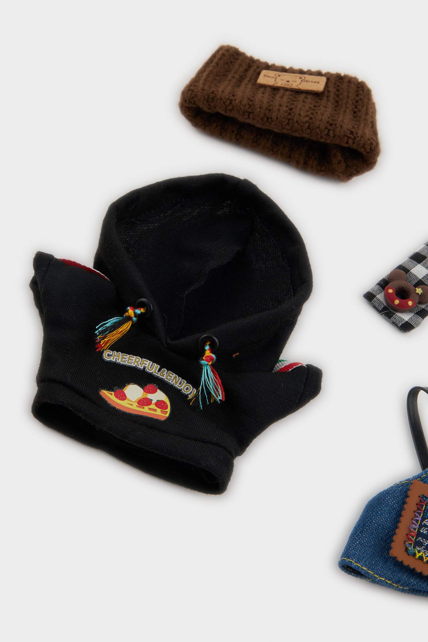 Kadın Bebek Detaylı Giydirilebilir Anahtarlık Kostümü