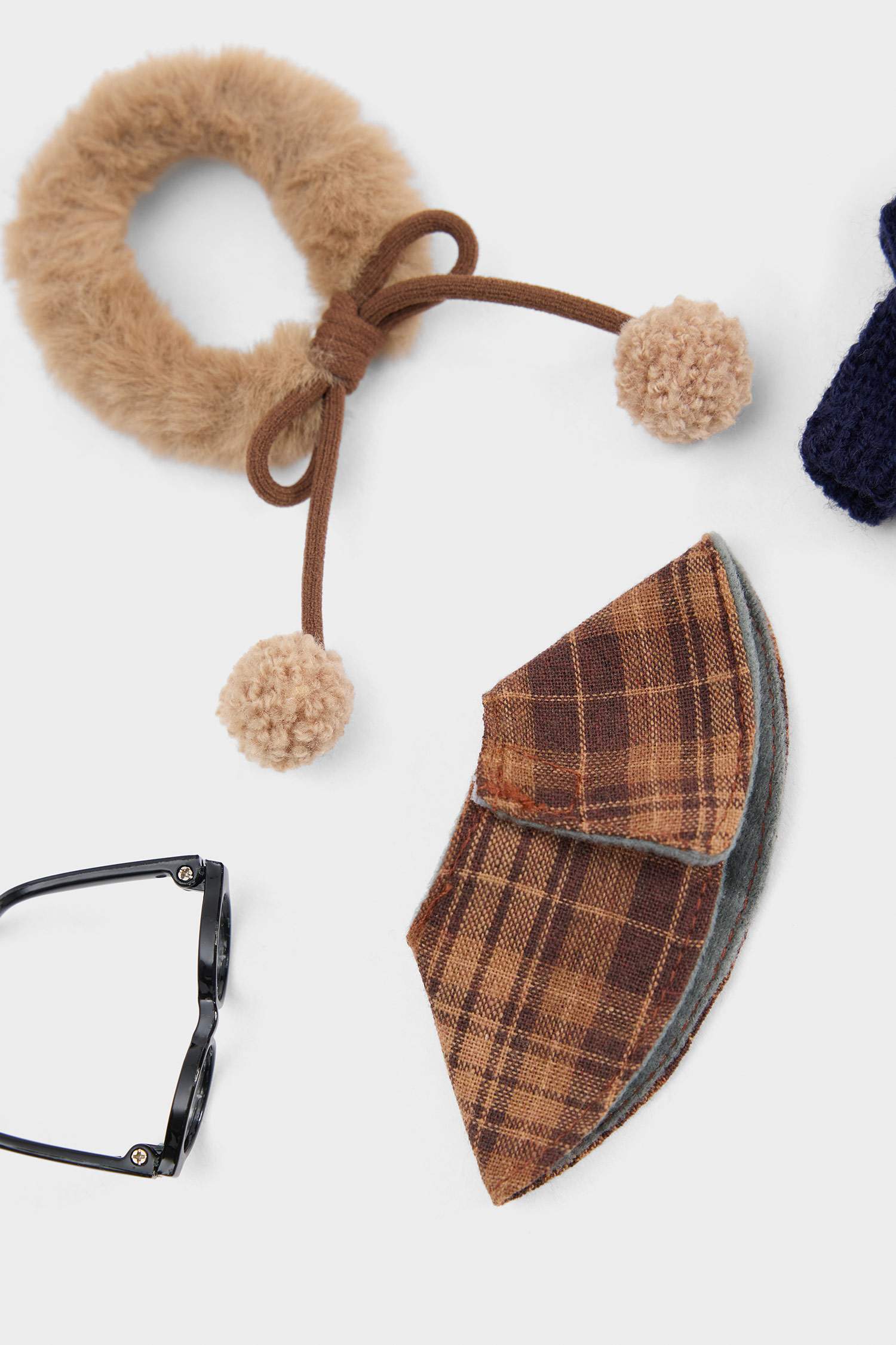 Kadın Pelüş Detaylı Giydirilebilir Anahtarlık Kostümü