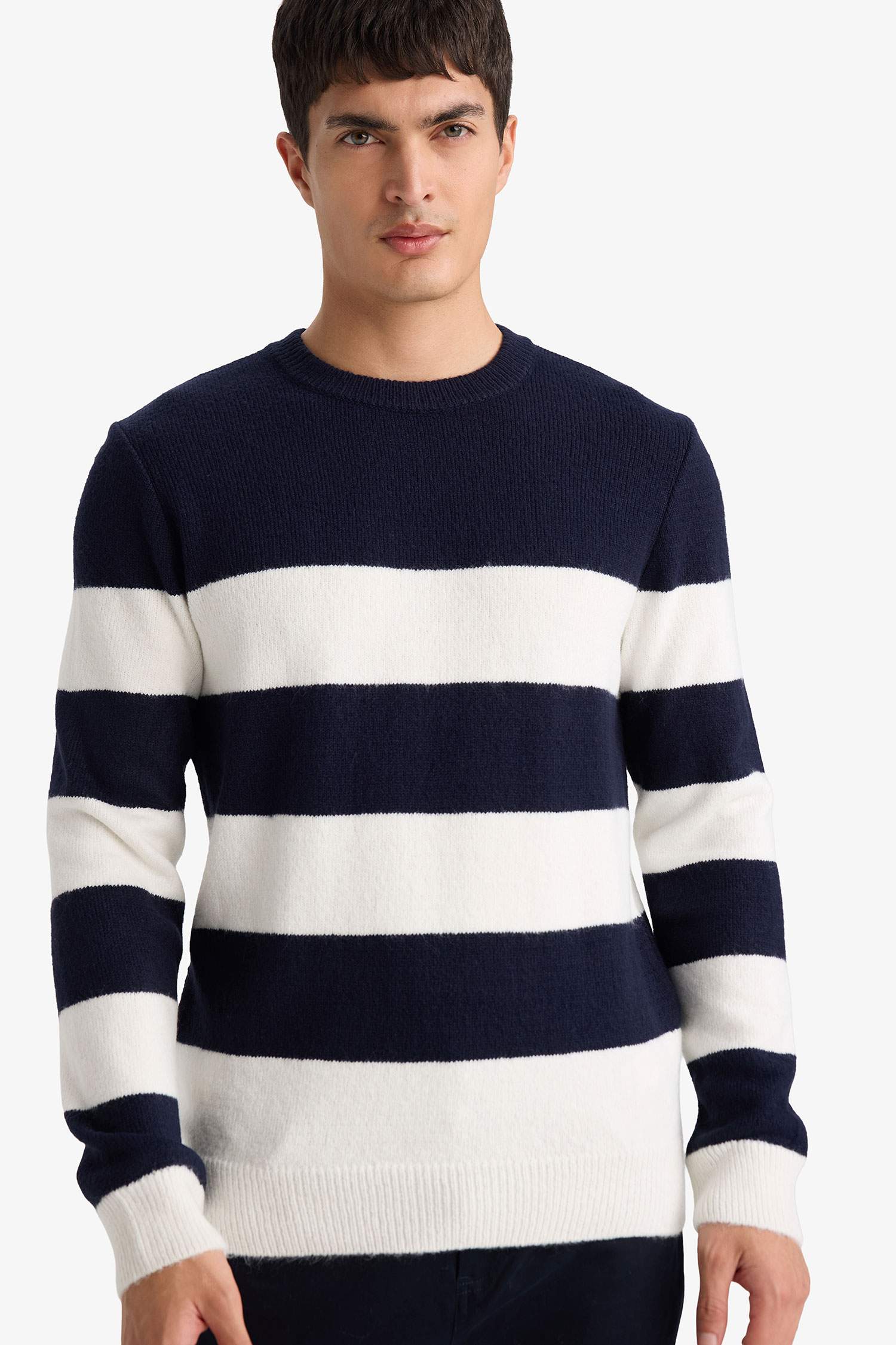 Standard Fit Crew Neck Knitwear Pullover