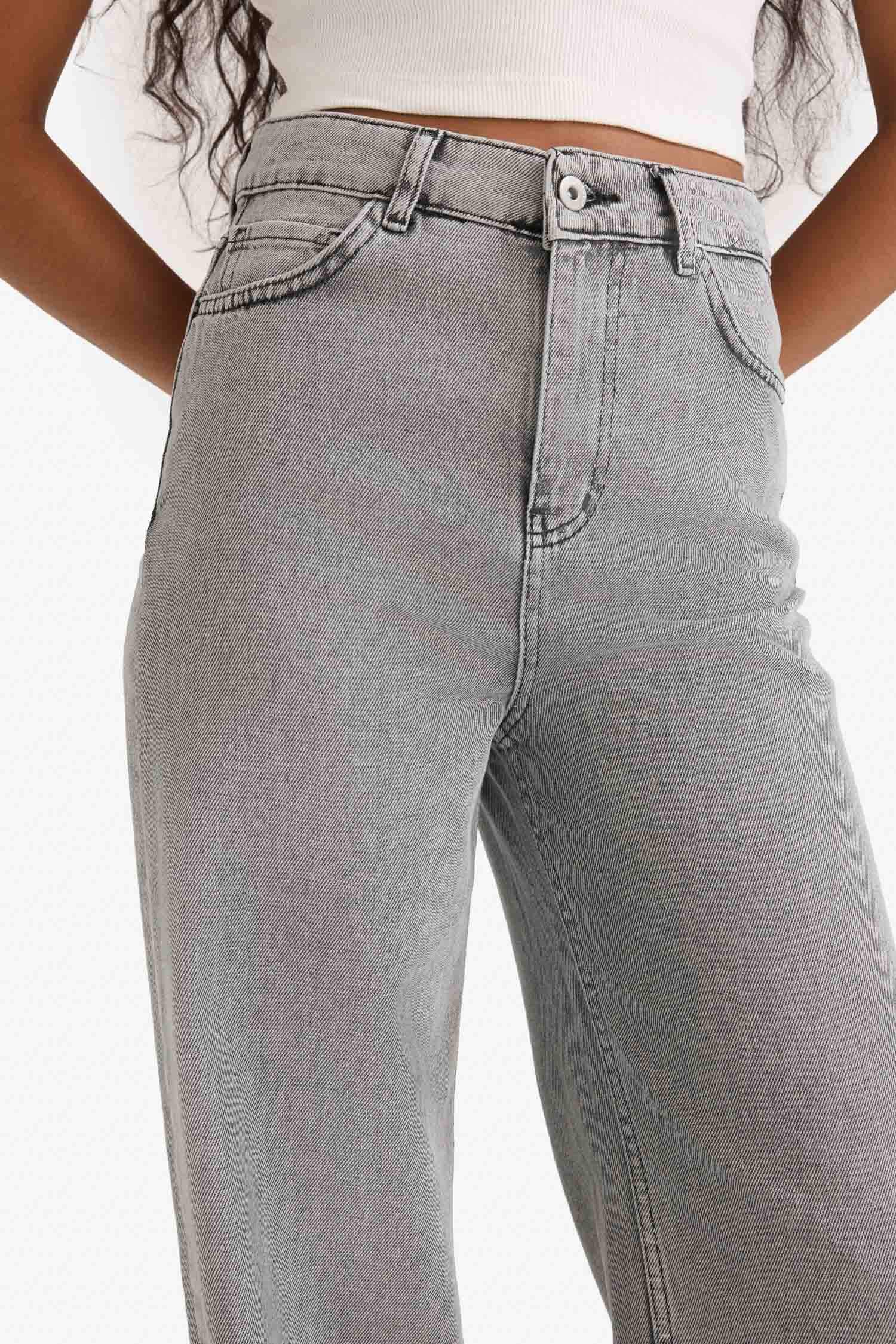 سروال جينز وايد ليج برجل عادي