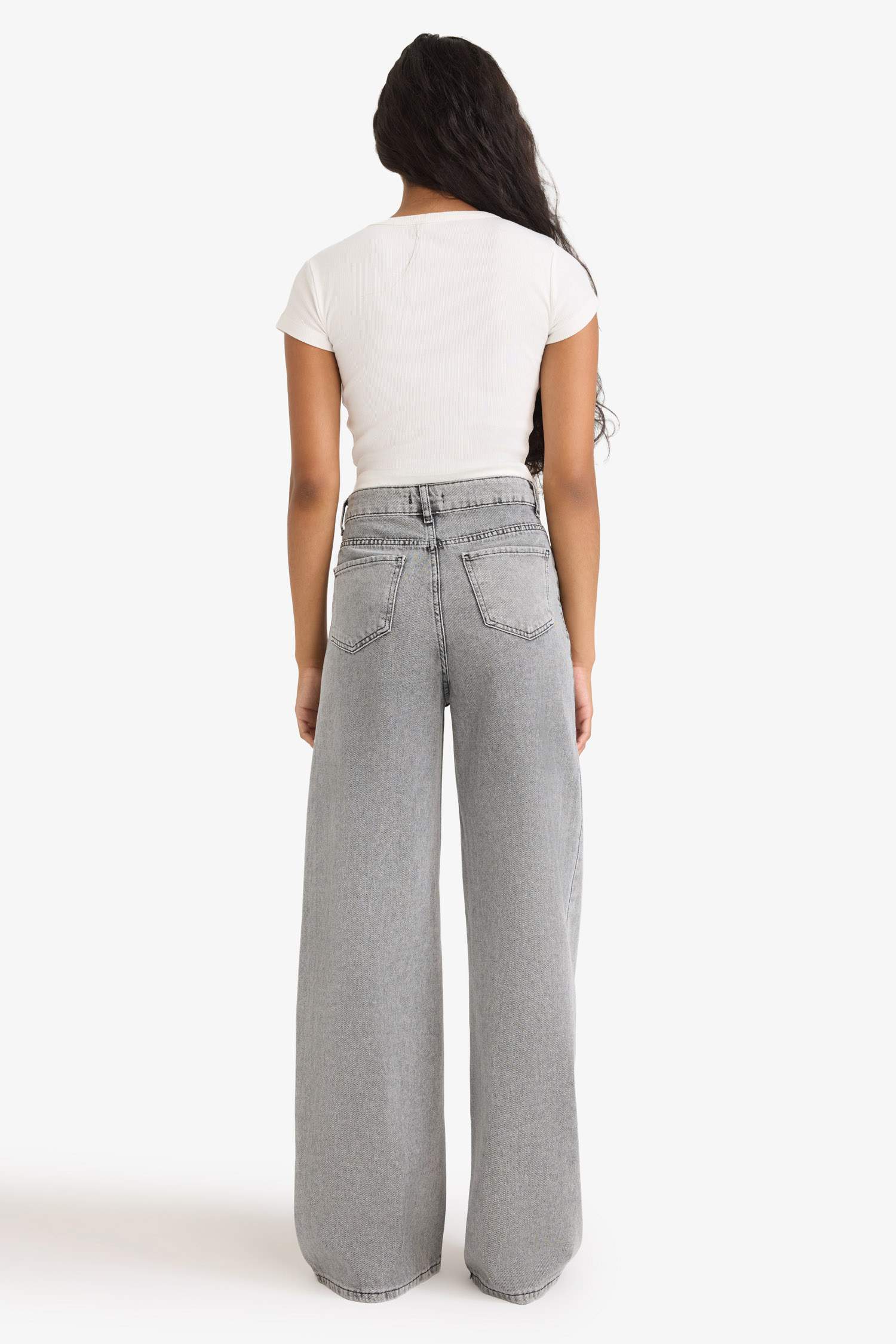 سروال جينز وايد ليج برجل عادي