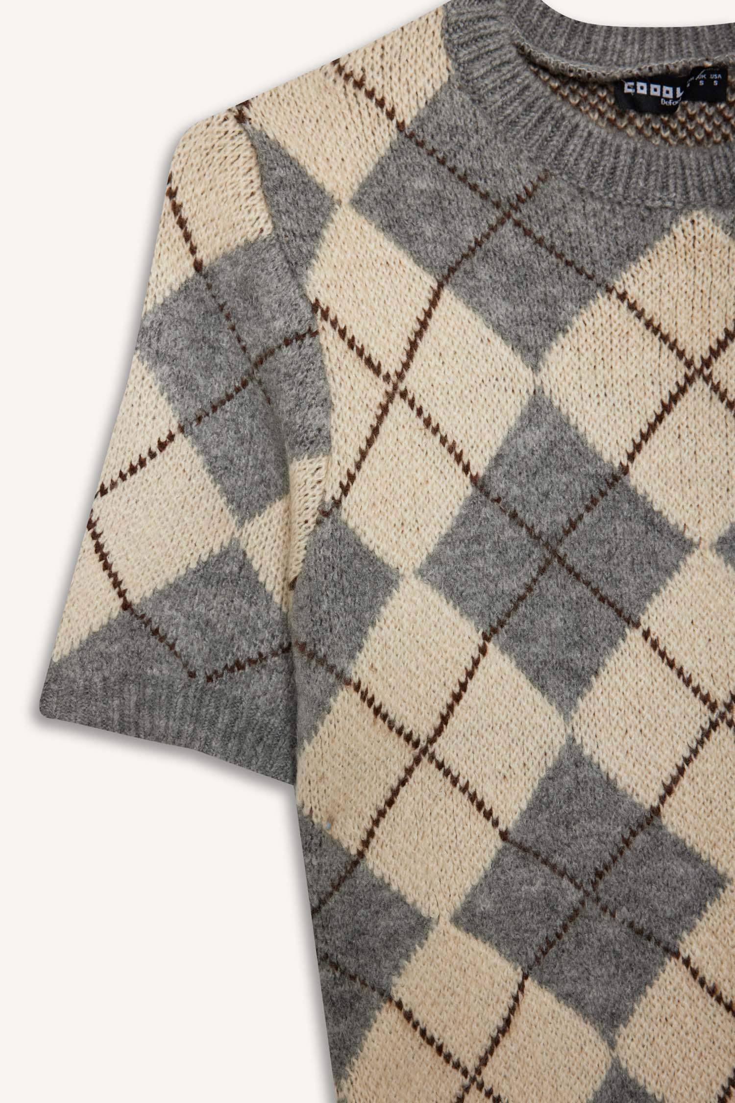 Pull en tricot à manches courtes et col rond motif losanges Coupe slim