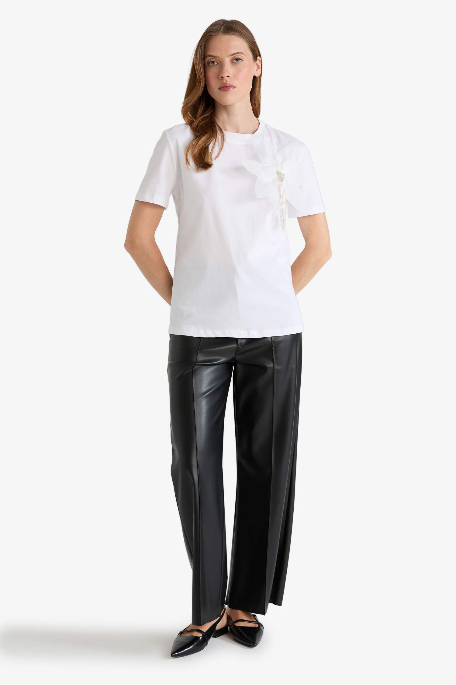 تيشيرت نص ردن مطرز قصة مريحة