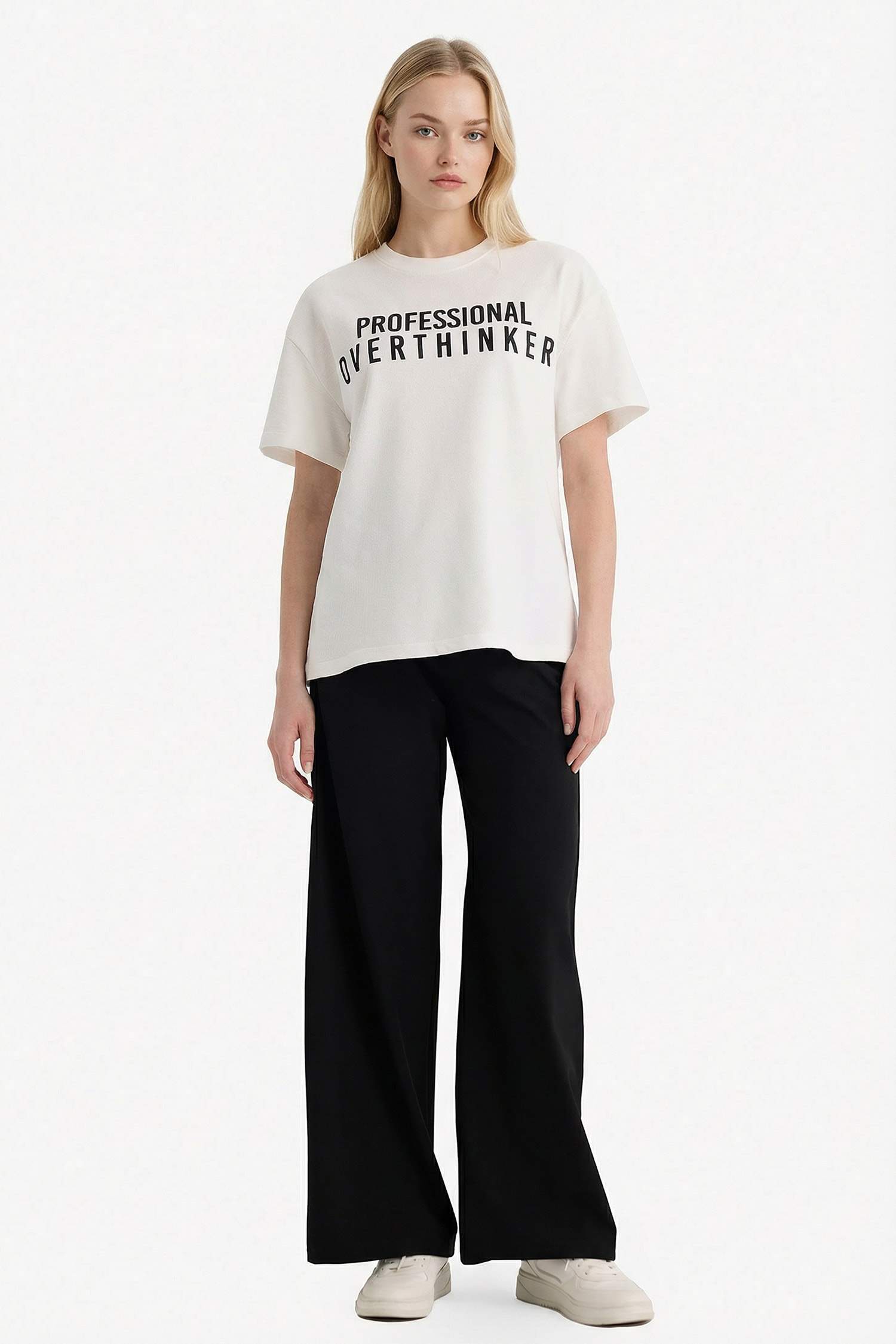 Oversize кең пішімді дөңгелек жағалы суретті қысқа жеңді футболка