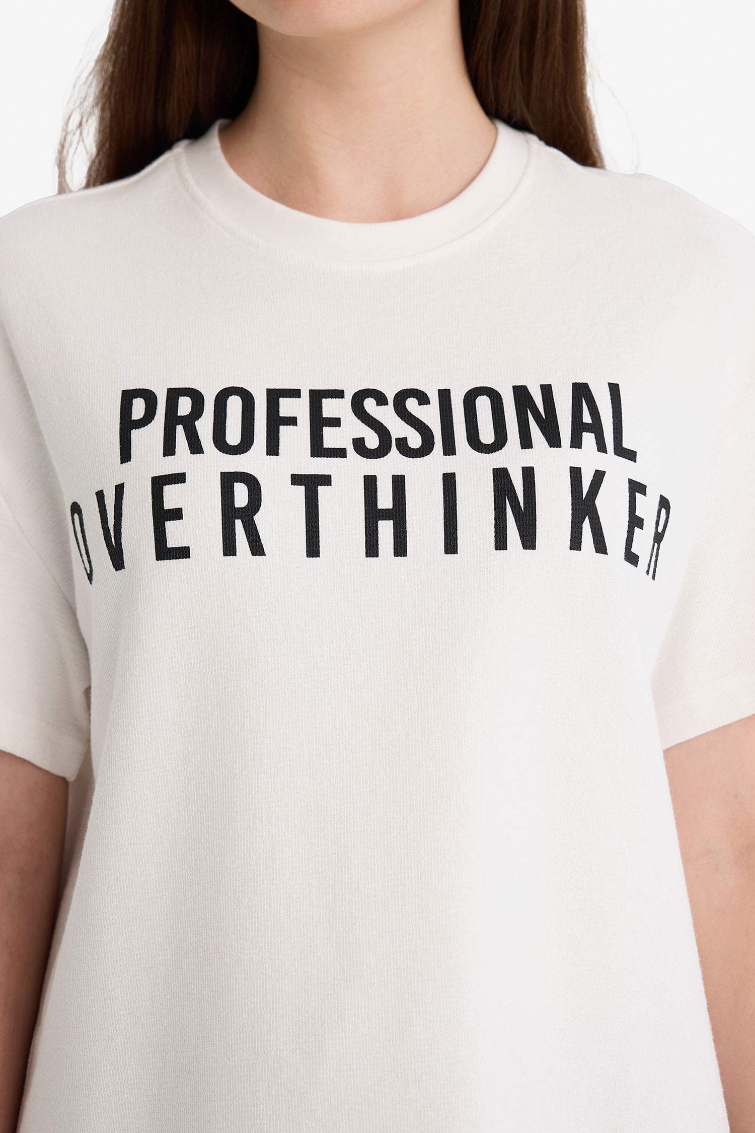 Oversize кең пішімді дөңгелек жағалы суретті қысқа жеңді футболка