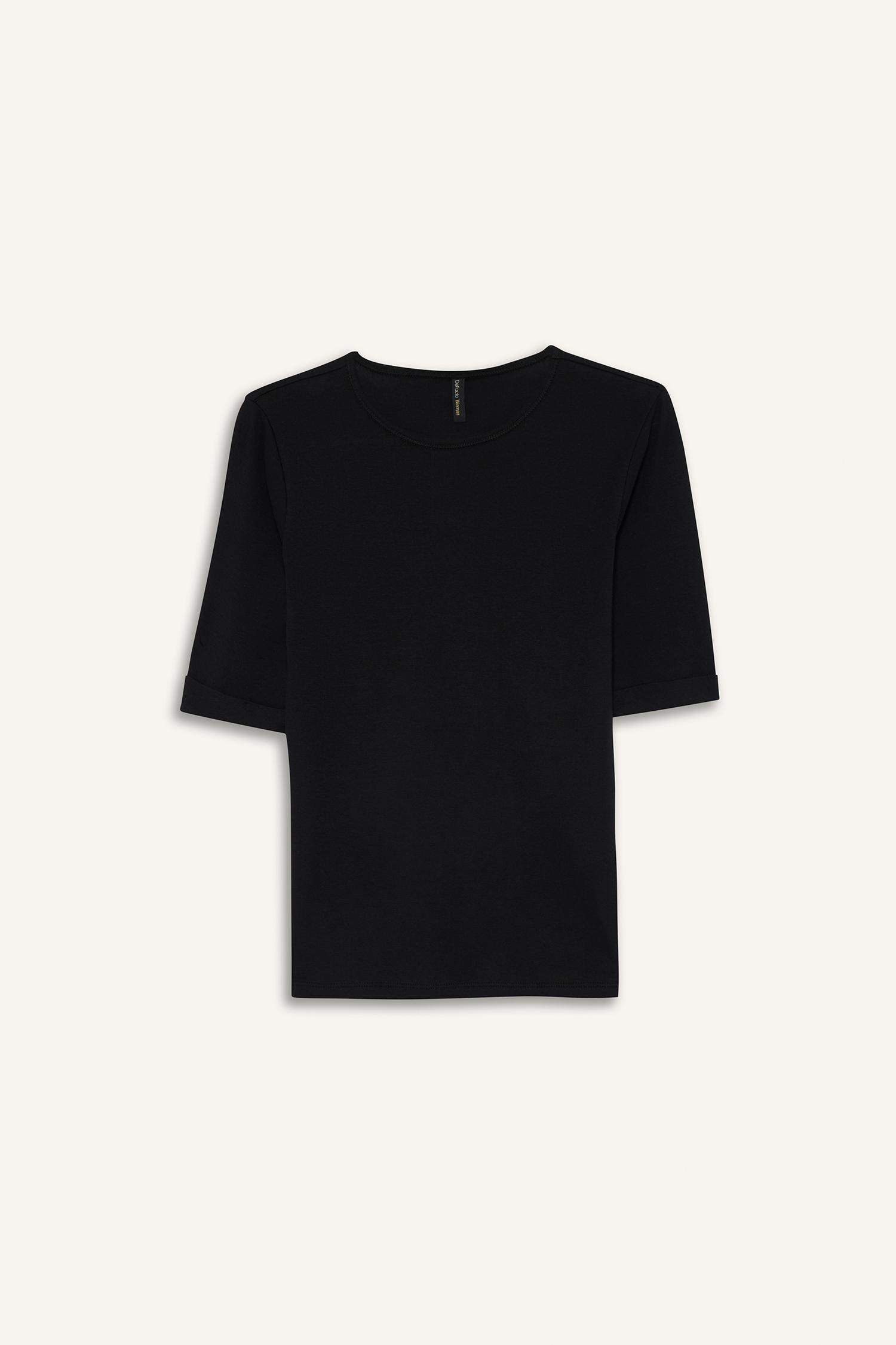 تيشيرت سليم فيت مضلع نص ردن بياقة مستديرة