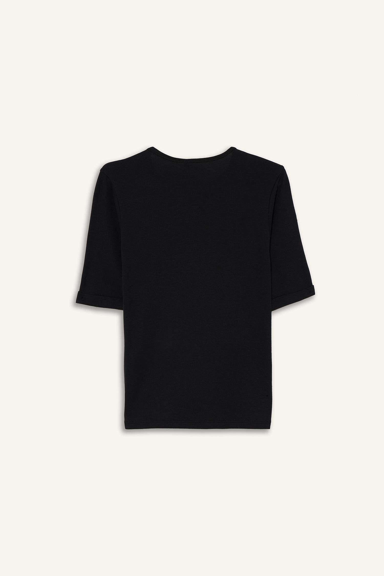 تيشيرت سليم فيت مضلع نص ردن بياقة مستديرة