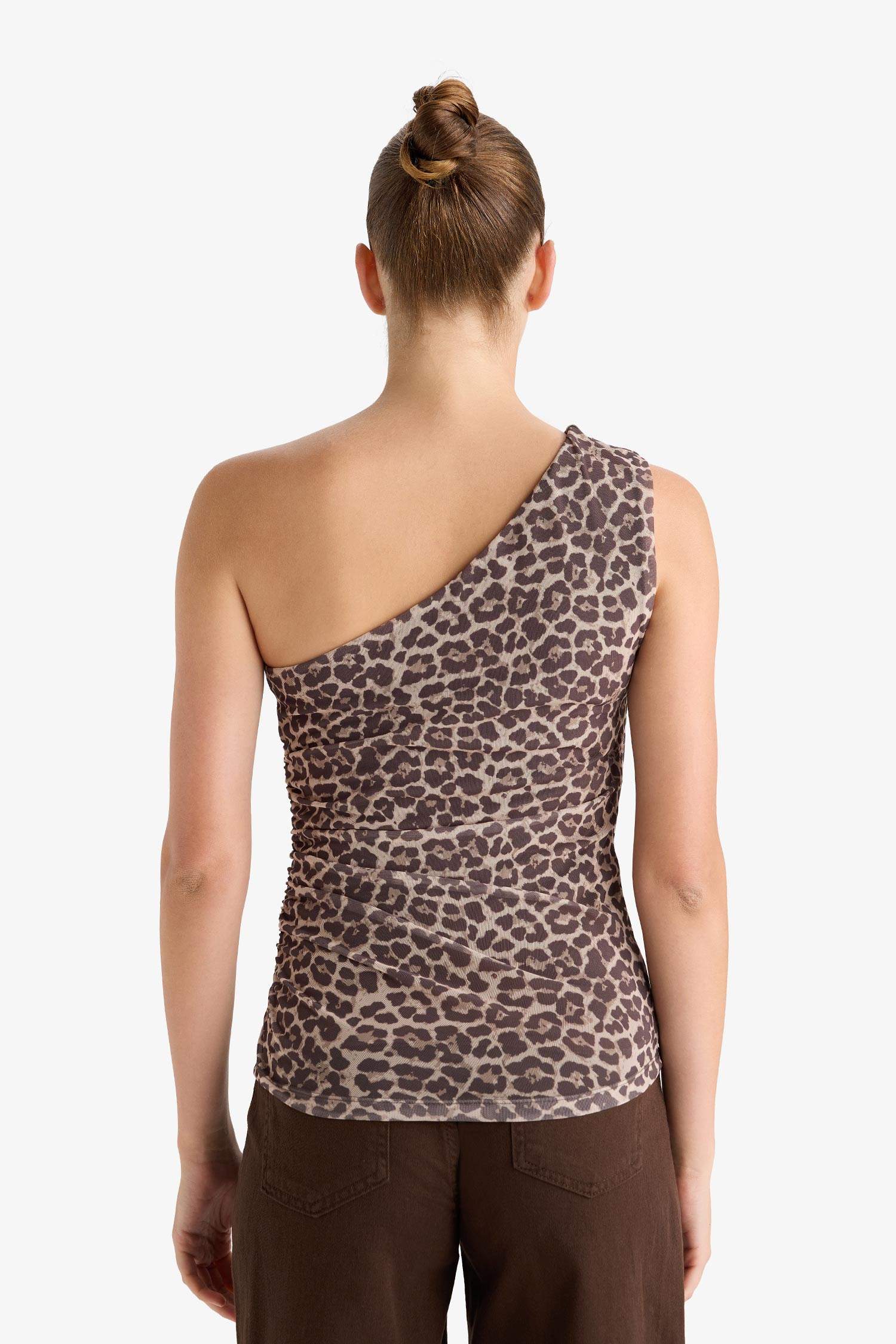 Top slim asymétrique en tulle léopard