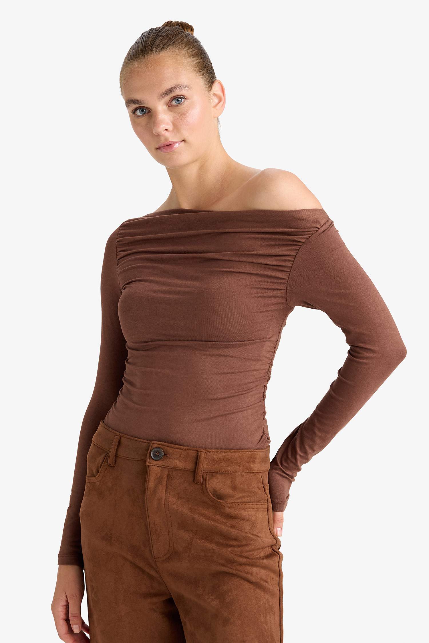 Slim Fit Dar Kesim Omzu Açık Uzun Kollu Bluz