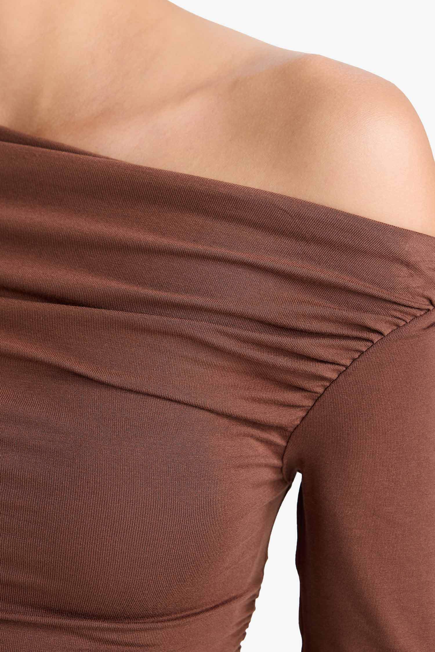 Slim Fit Dar Kesim Omzu Açık Uzun Kollu Bluz