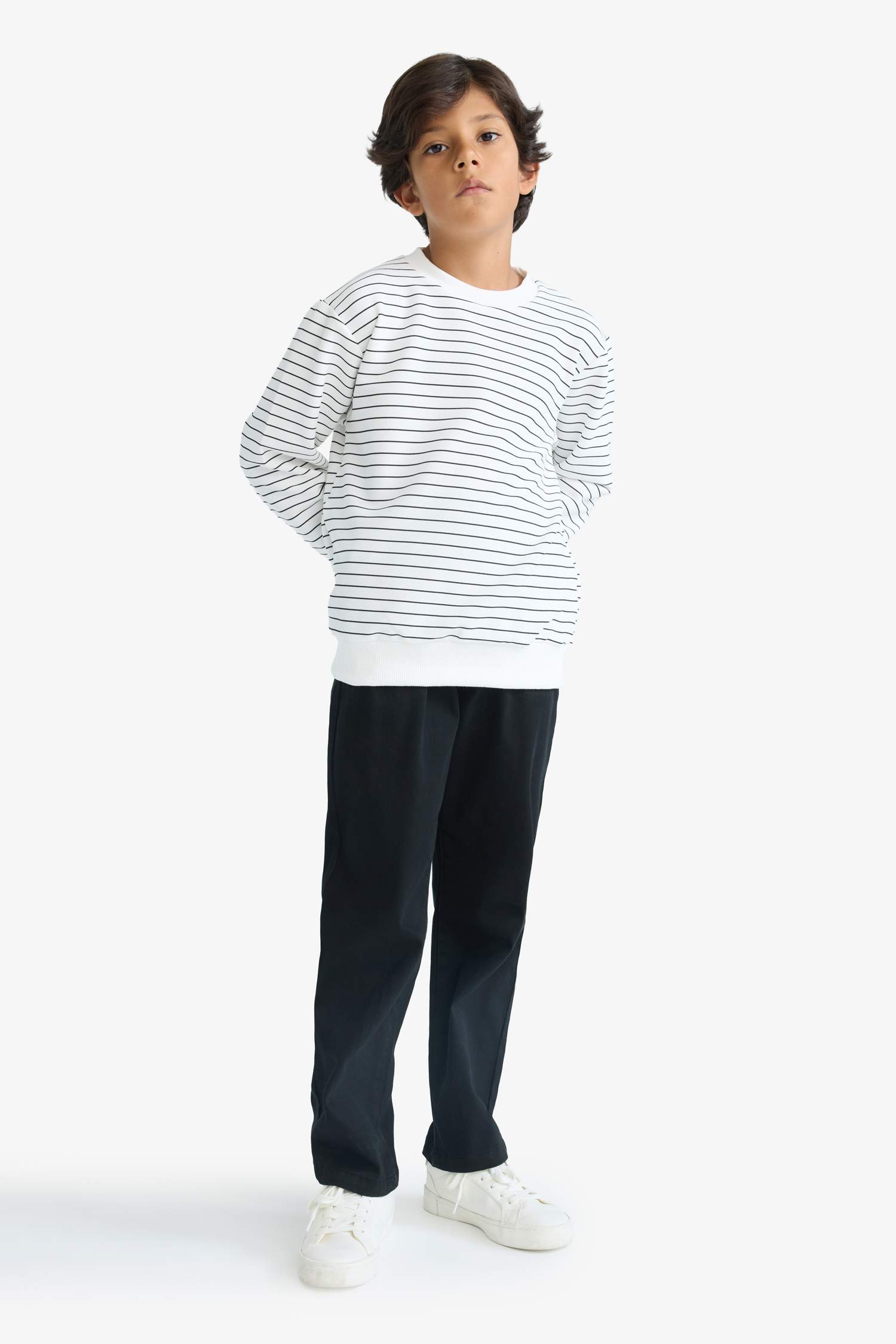 سويت شيرت مخطط اولادي قصة عادية