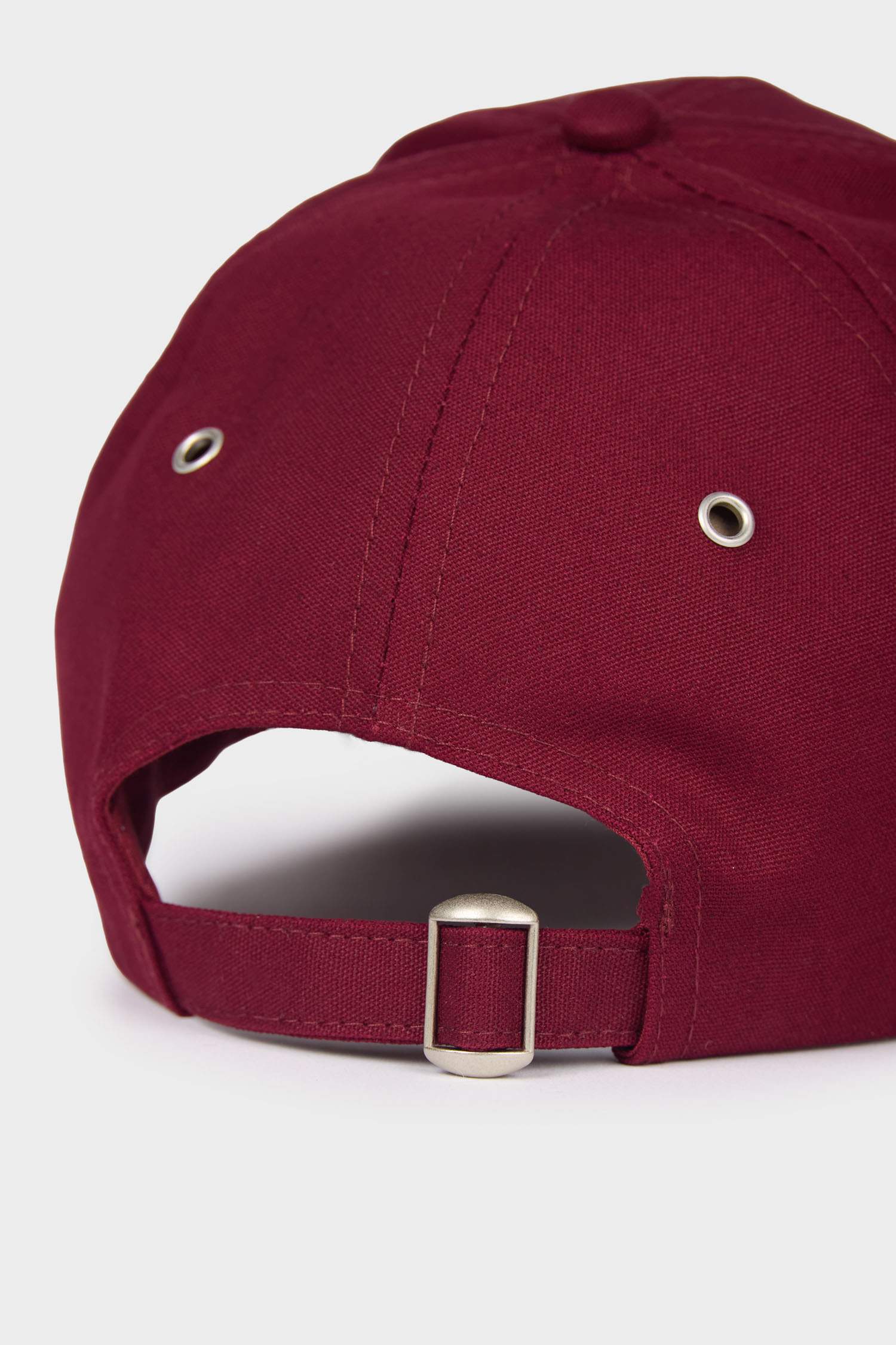 كاب نسائي منسوج