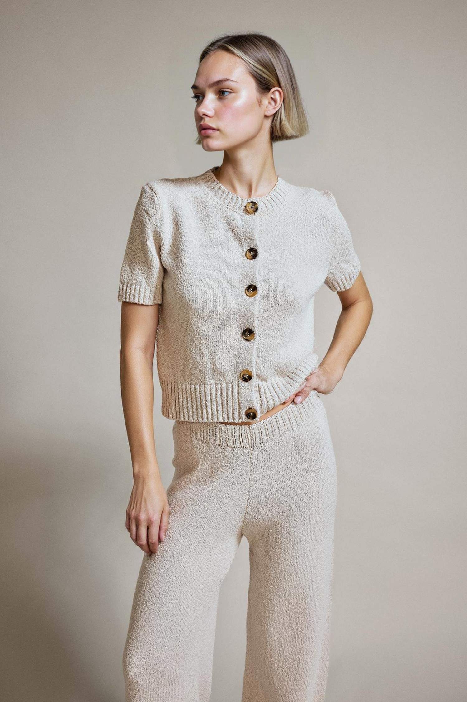 Regular Fit Düğmeli Kısa Kollu Hırka