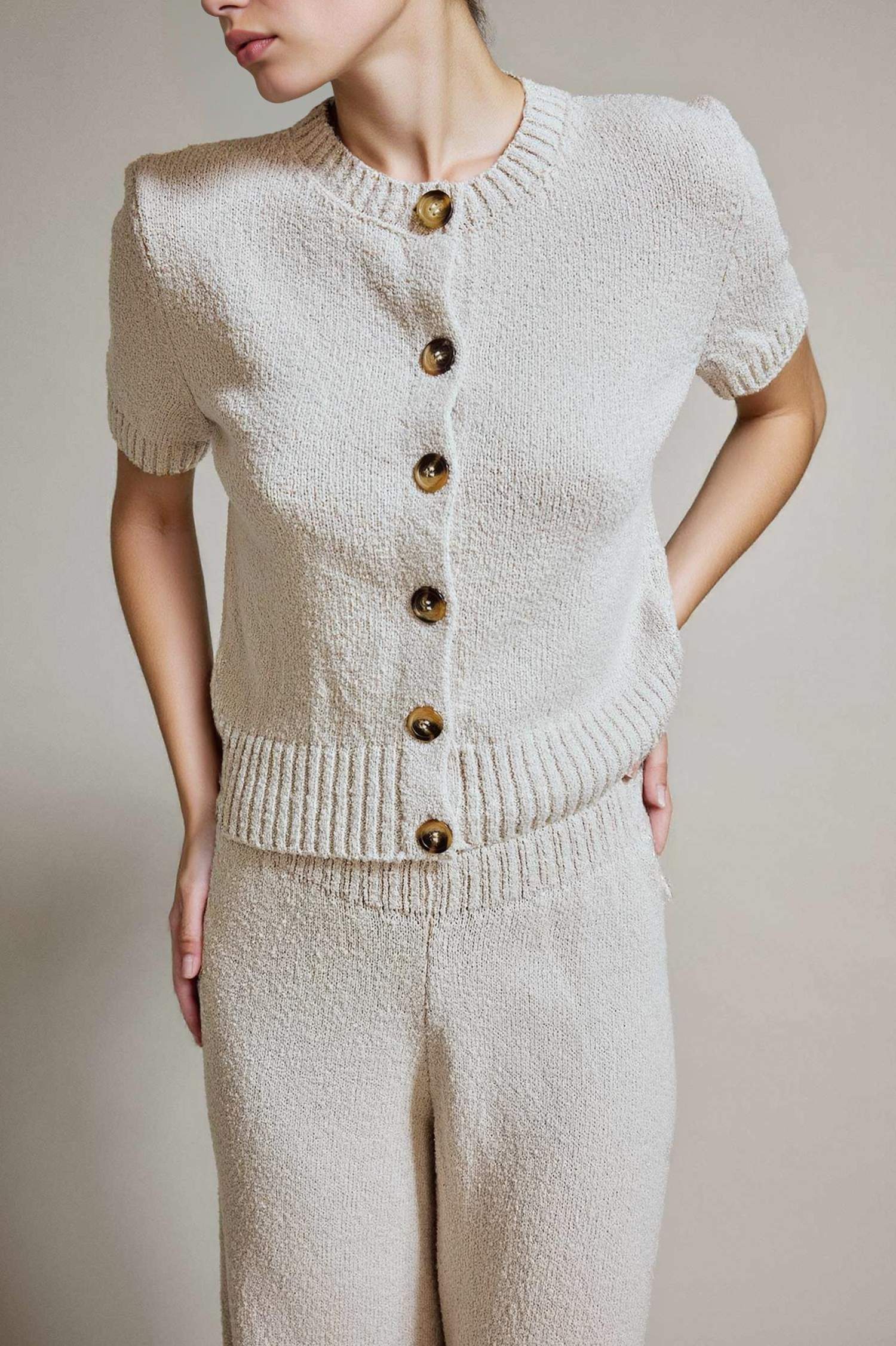 Regular Fit Düğmeli Kısa Kollu Hırka