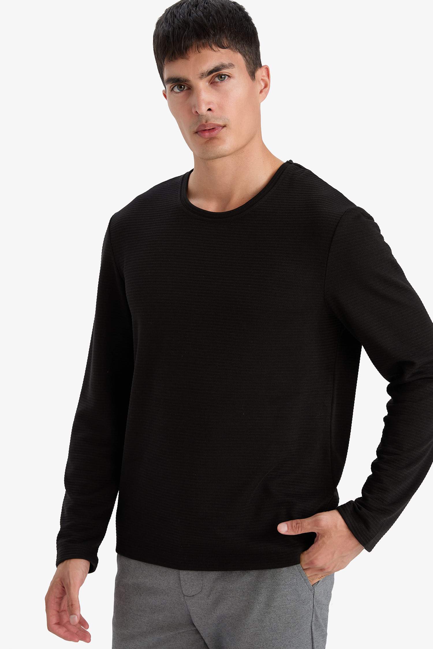 Slim Fit Dar Kesim Bisiklet Yaka Sweatshirt