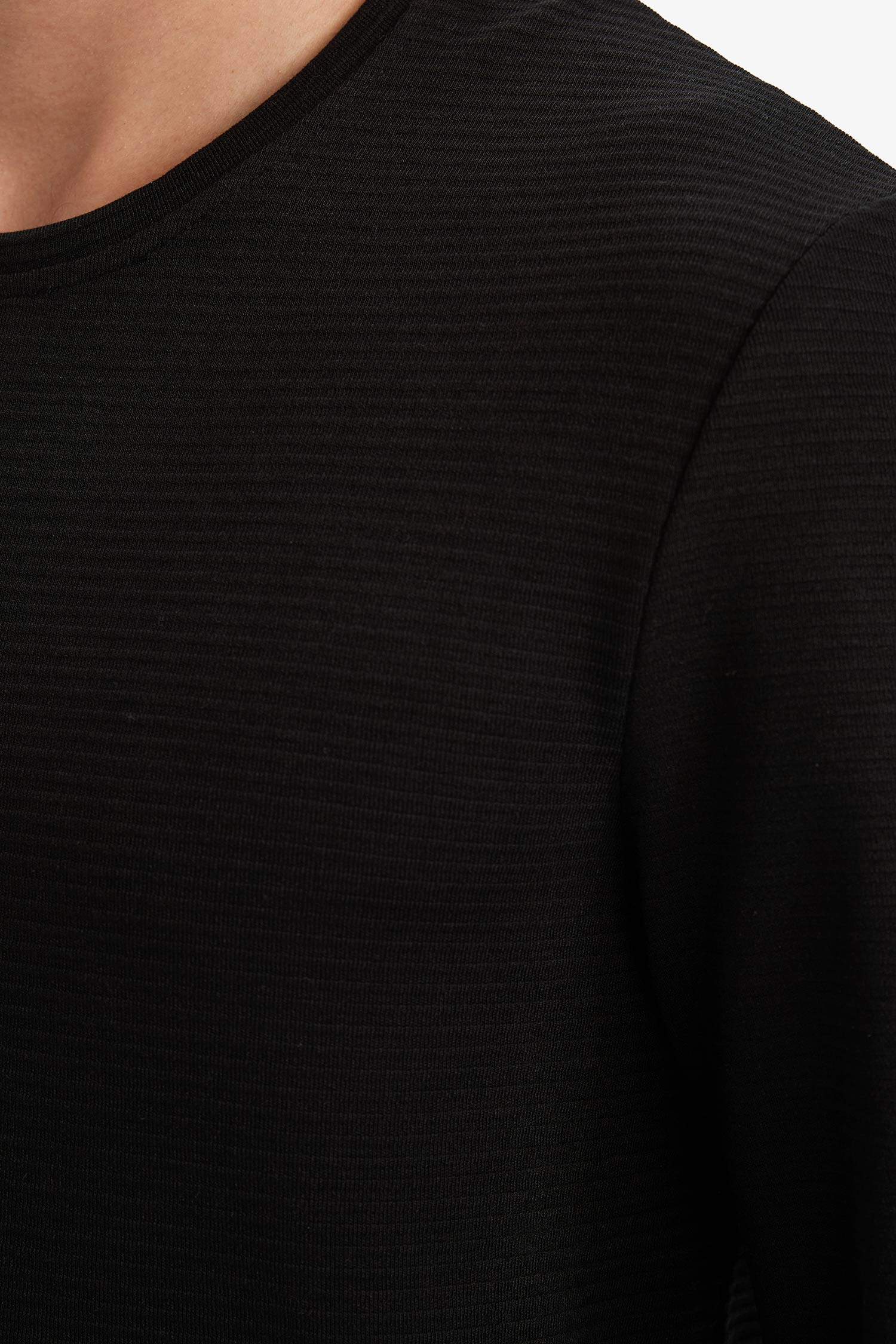 Slim Fit Dar Kesim Bisiklet Yaka Sweatshirt