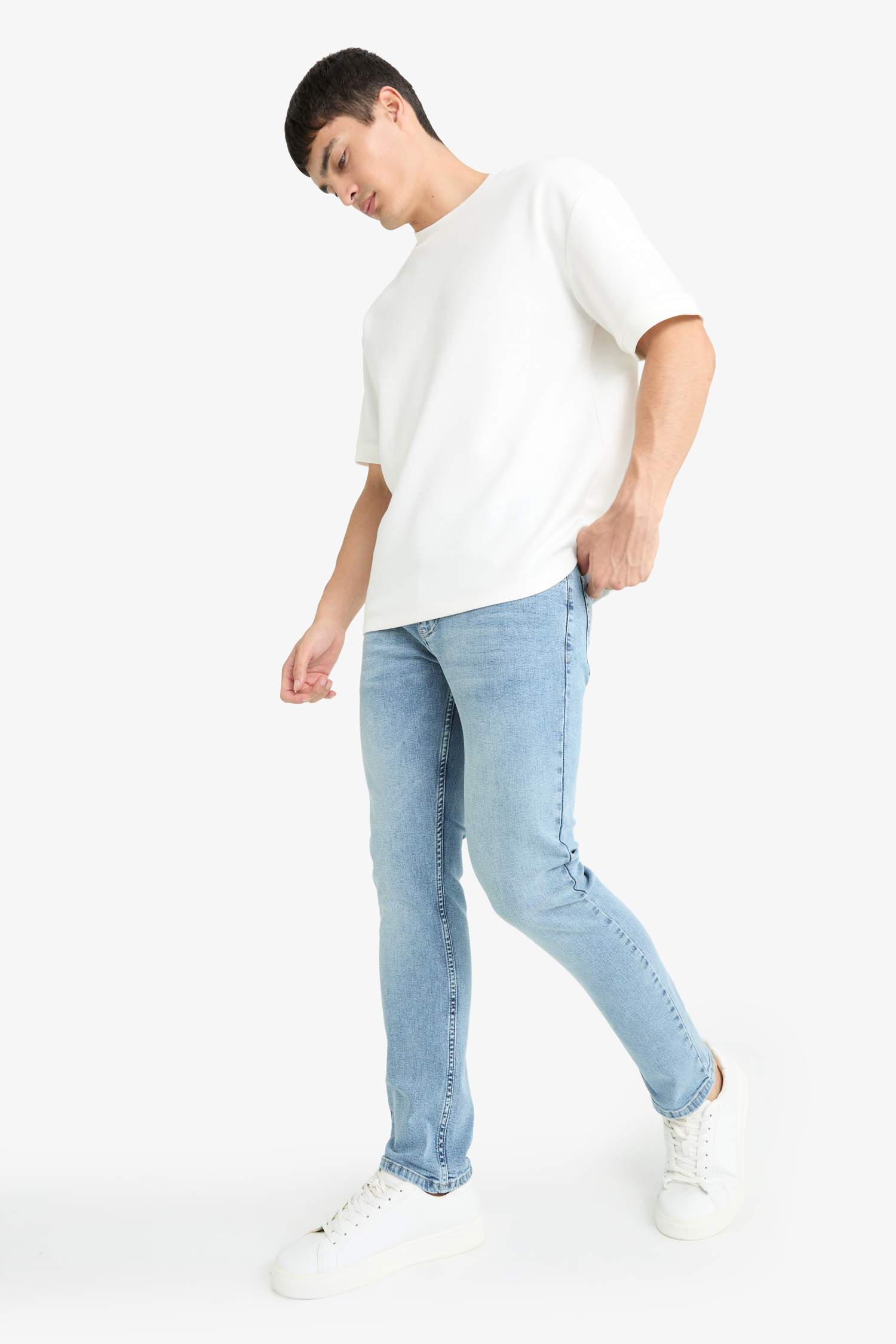 Jean Pedro slim taille normale à jambe étroites