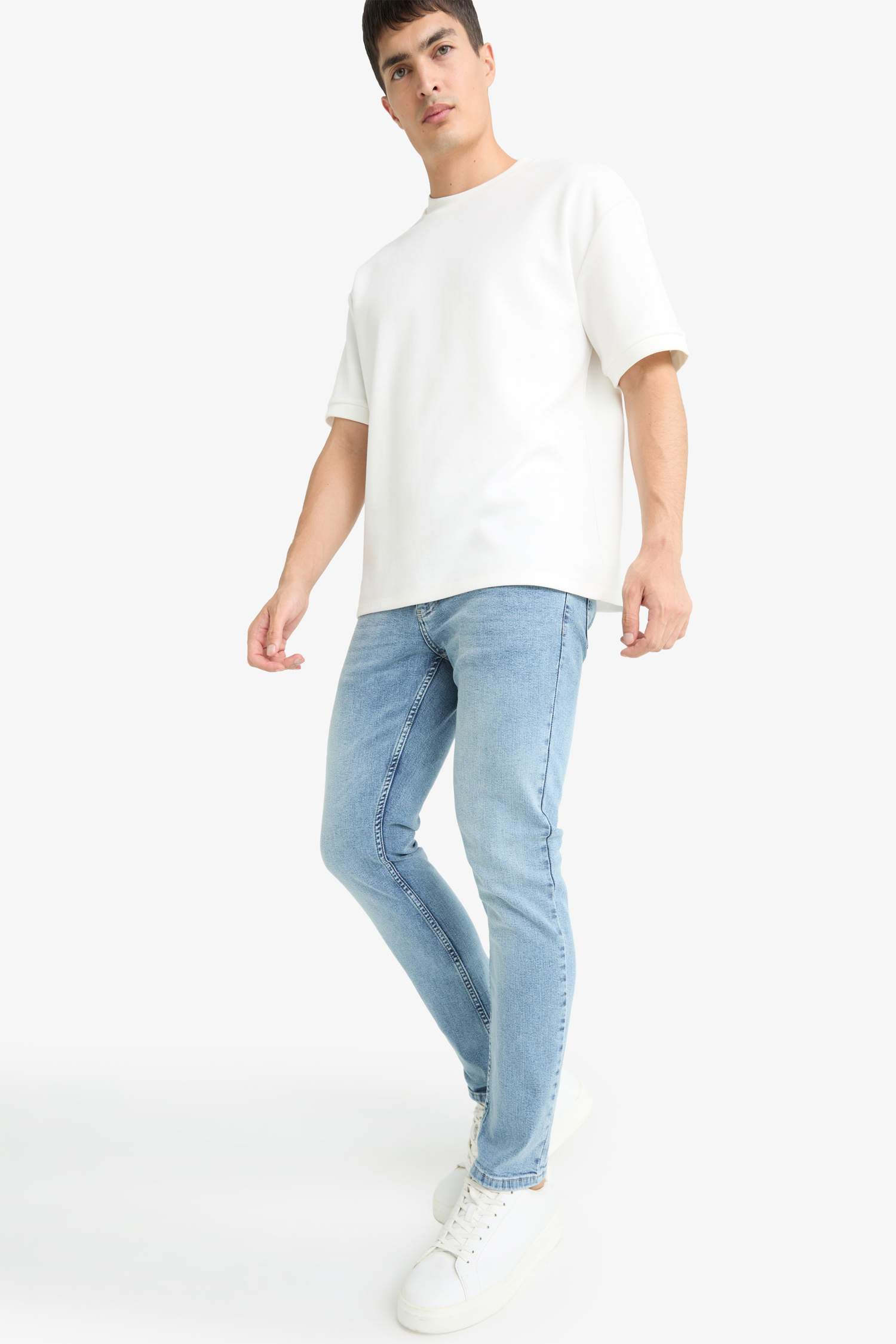 Jean Pedro slim taille normale à jambe étroites