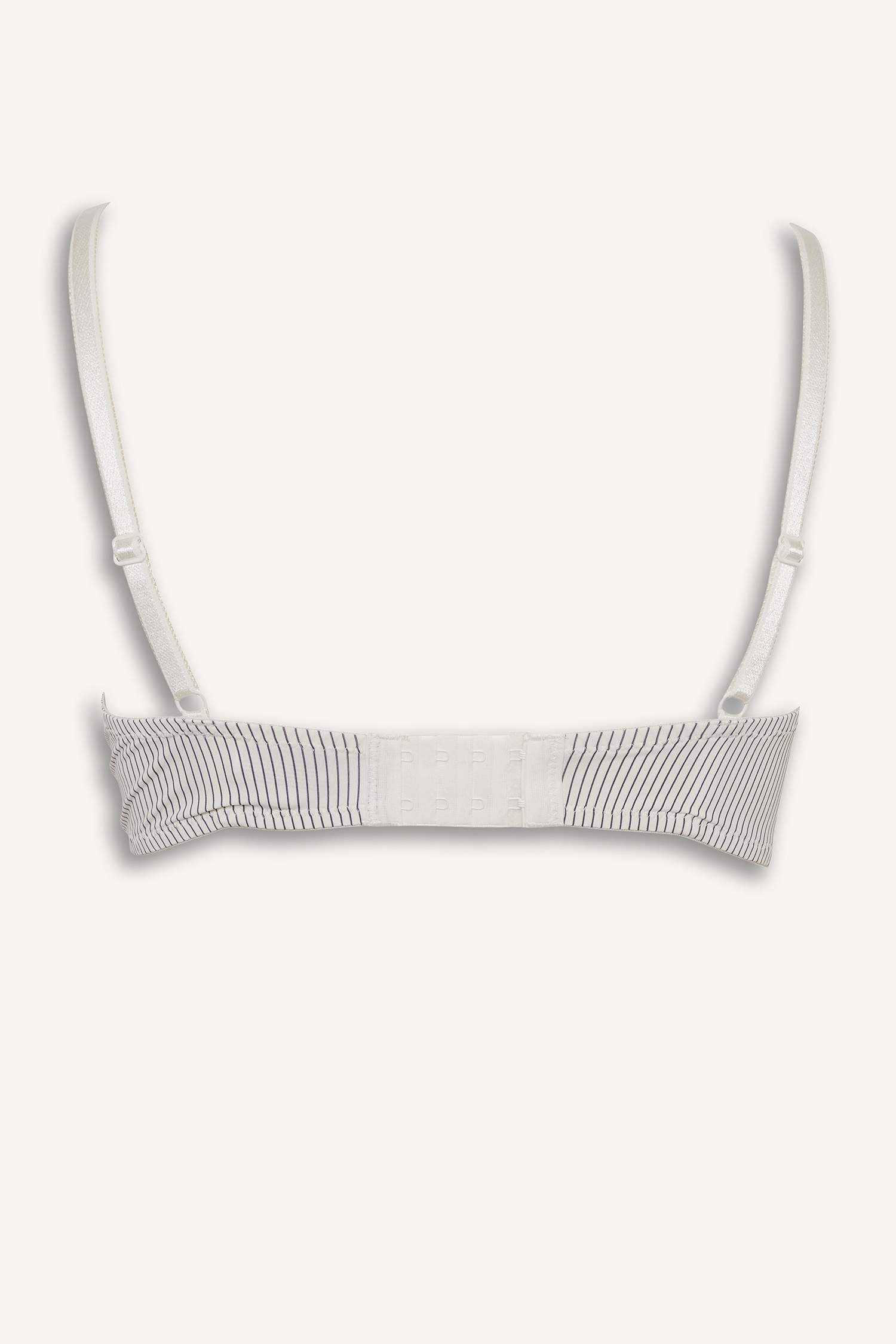 Бюстгальтер для футболки без косточек с микро покрытием уплотненными чашечками и кружевными деталями