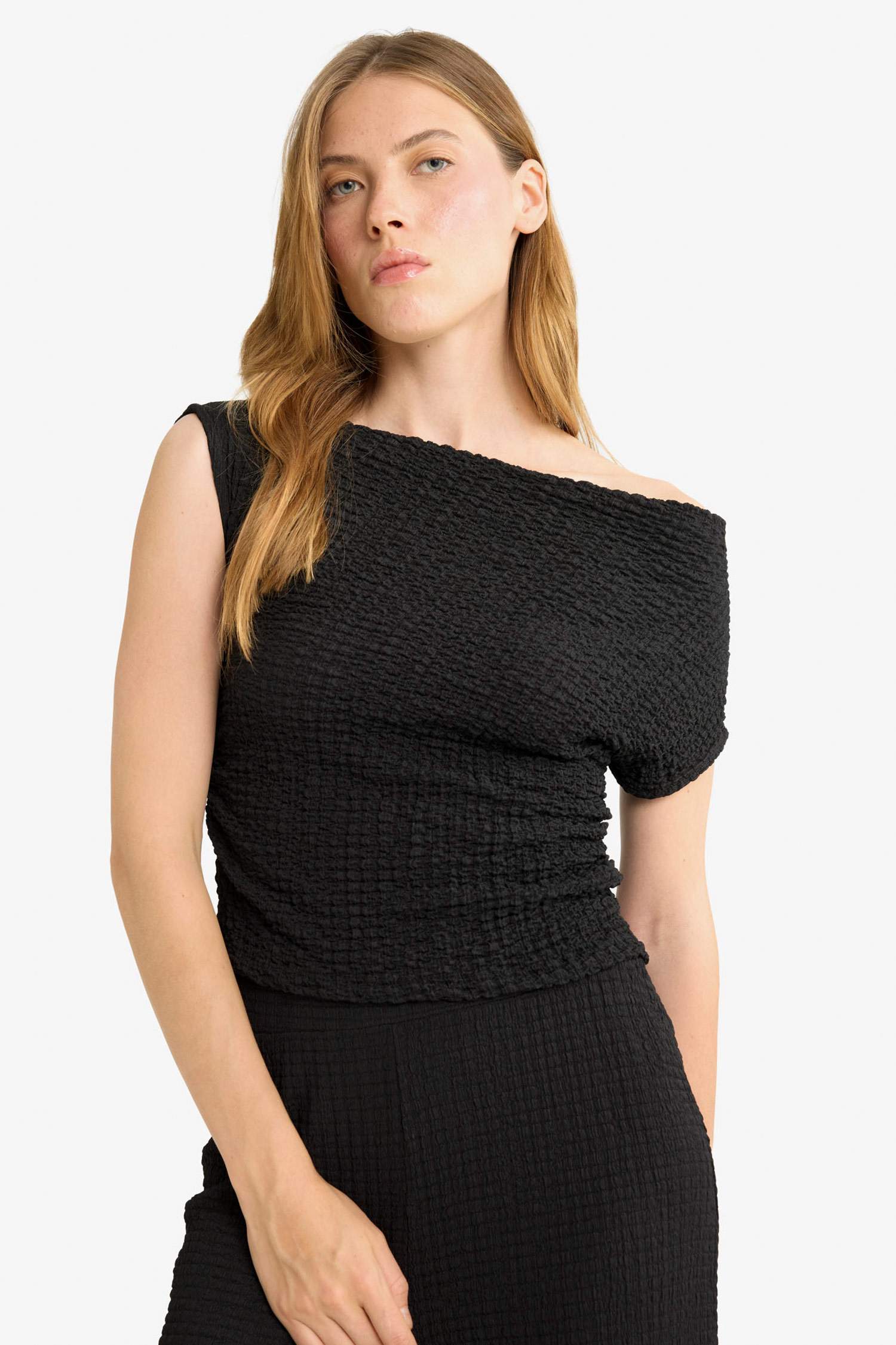 Slim Fit One Shoulder Crepe Blouse