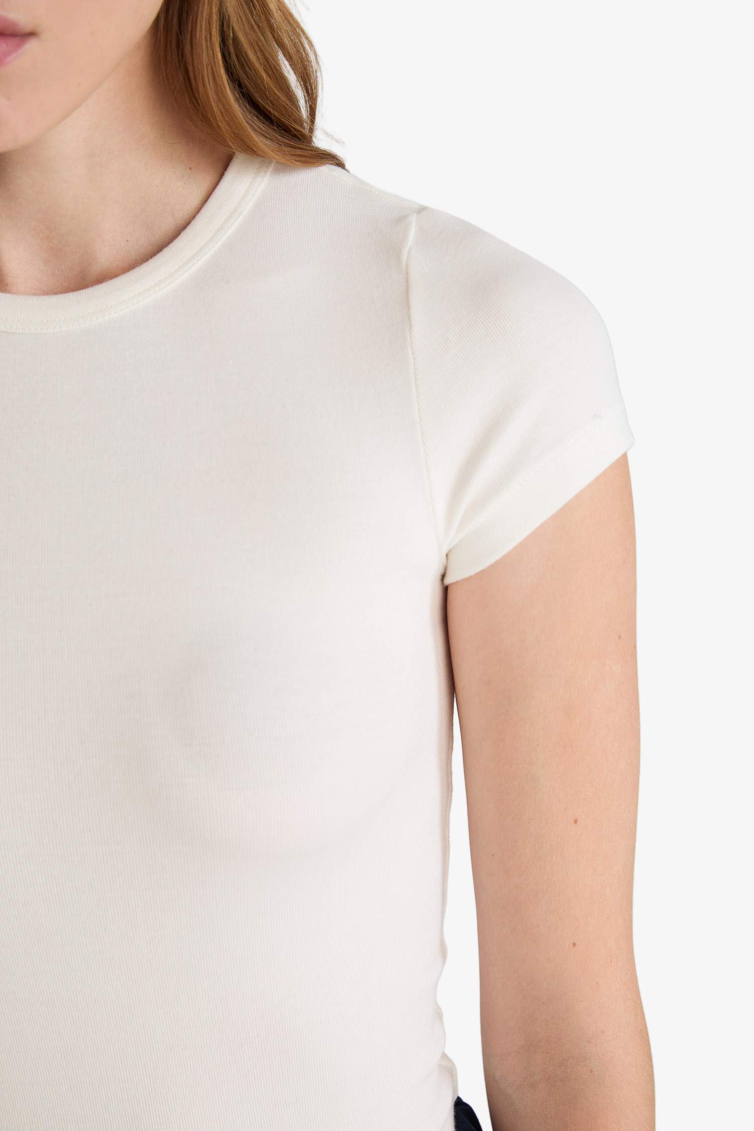 تيشيرت نص ردن سليم فيت بياقة مستديرة