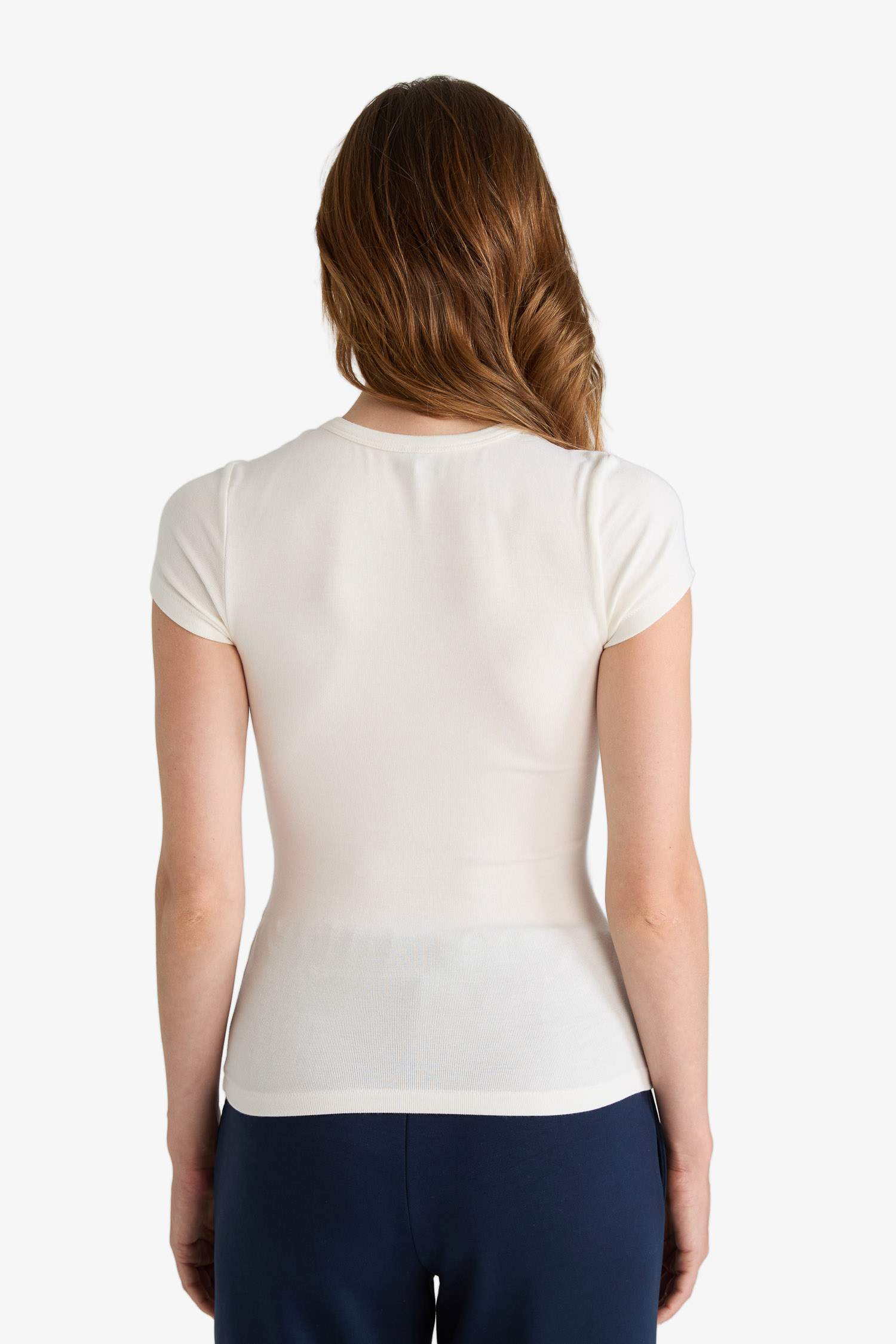 تيشيرت نص ردن سليم فيت بياقة مستديرة