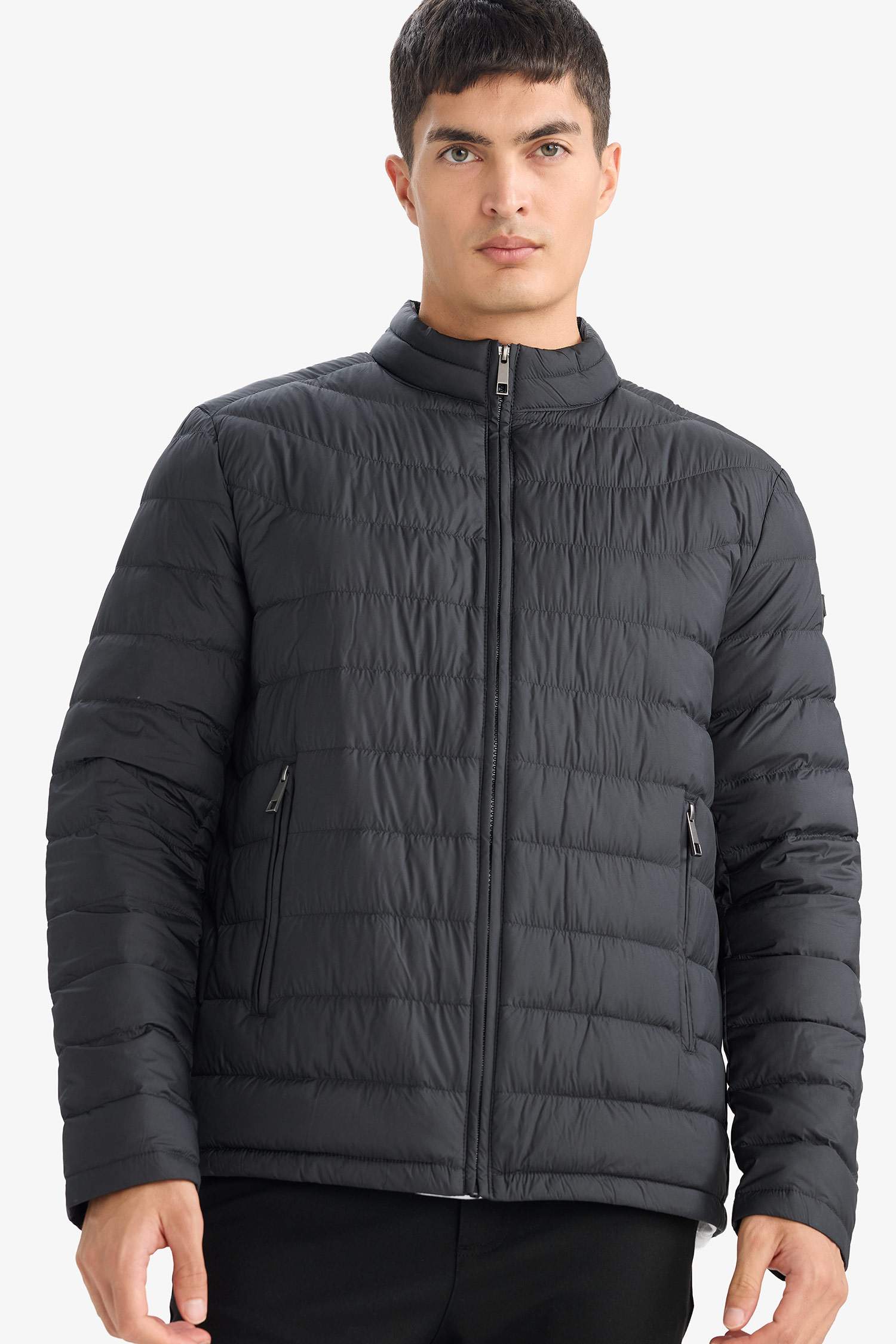 Su İtici Kaz Tüyü Slim Fit Dar Kesim Dik Yaka İç Cep Detaylı Fermuarlı Cepli Mont