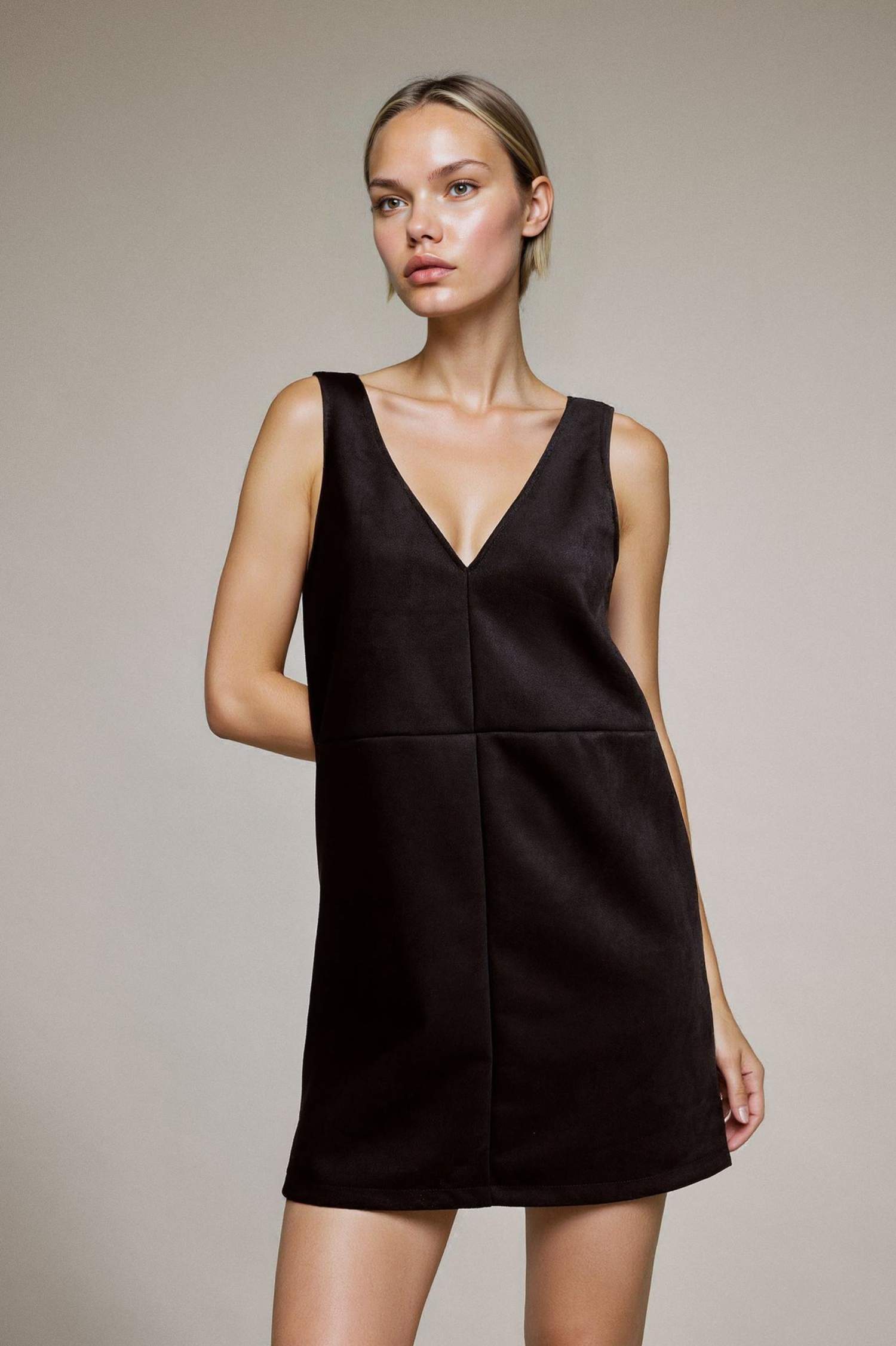 V Yaka Kalın Askılı Süet Mini Elbise