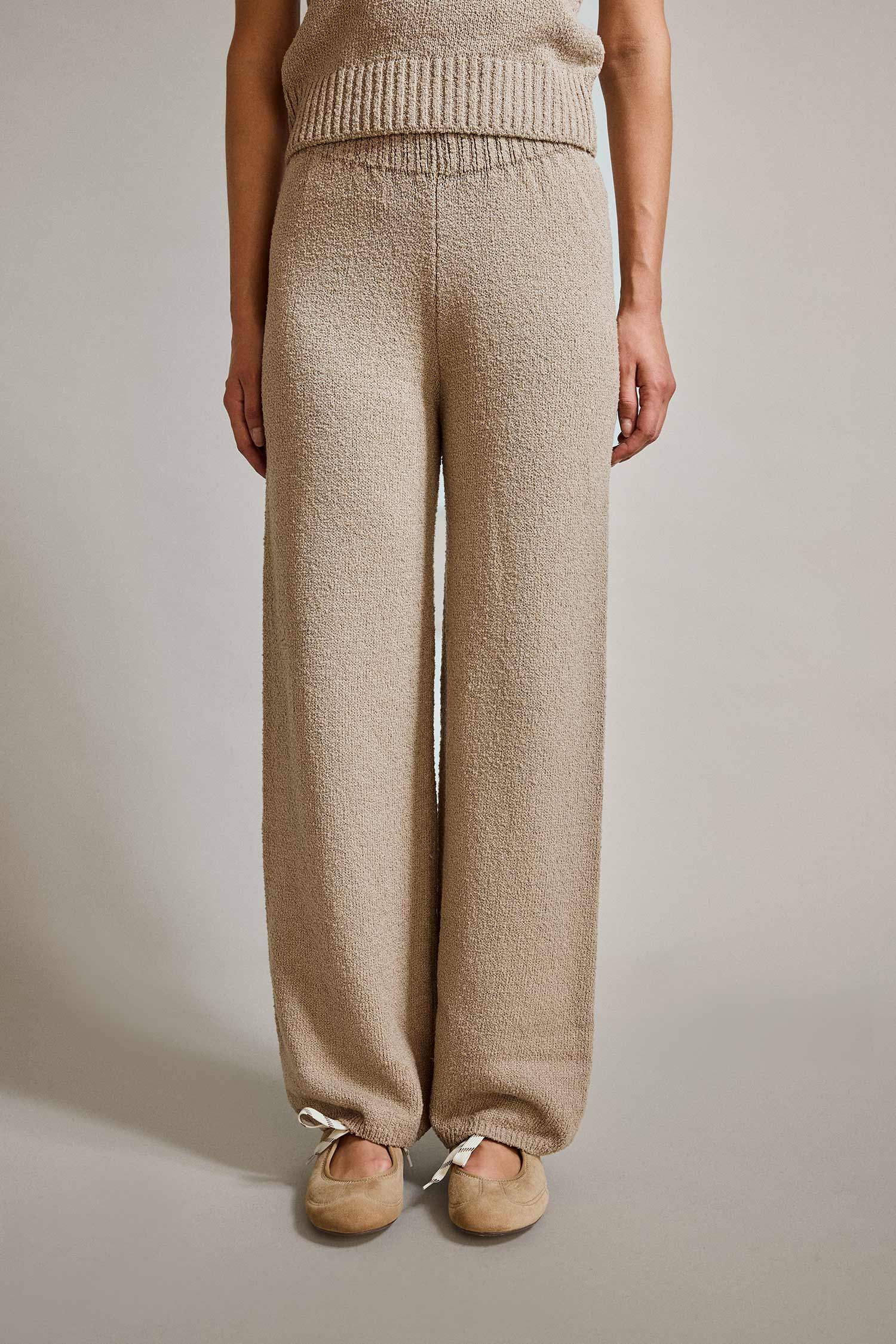 بنطرون قصة مريحة برجل عادي وخصر عادي