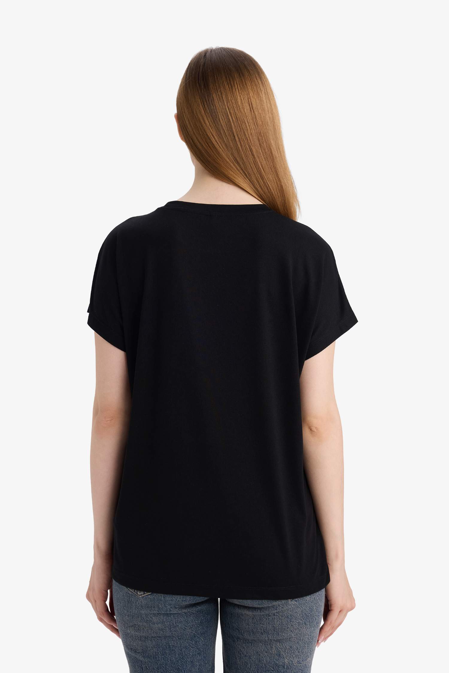 Дөңгелек жағалы суретті қысқа жеңді футболка