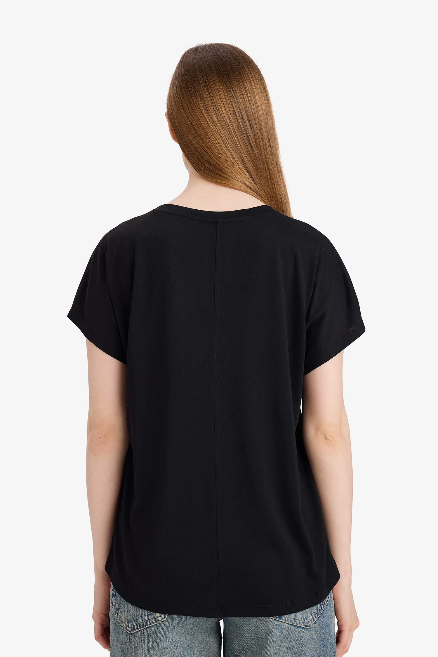 تيشيرت نص ردن بياخة مستديرة وطبعة فراشة