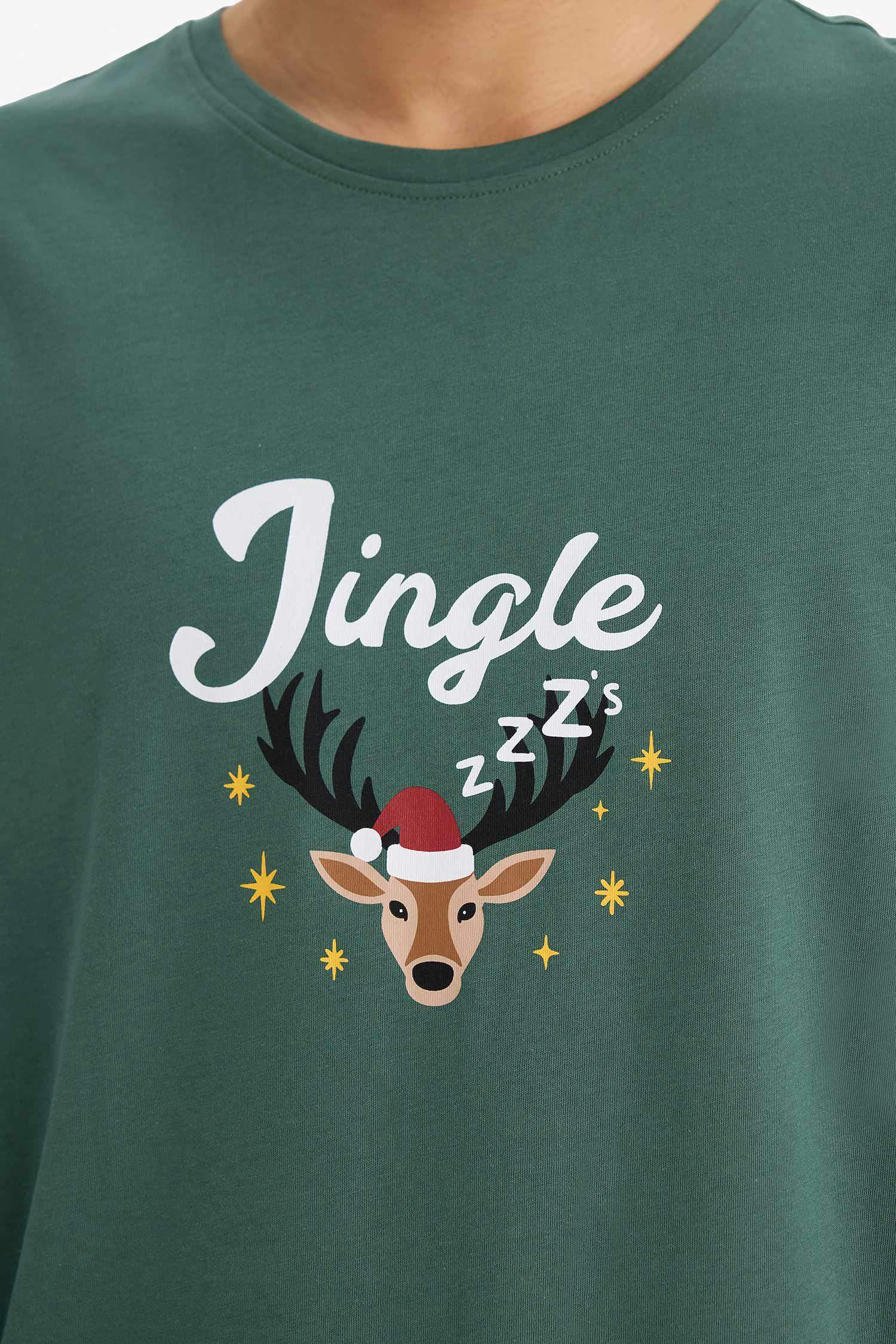 طقم بيجامة بطبعة احتفالية وكم طويل