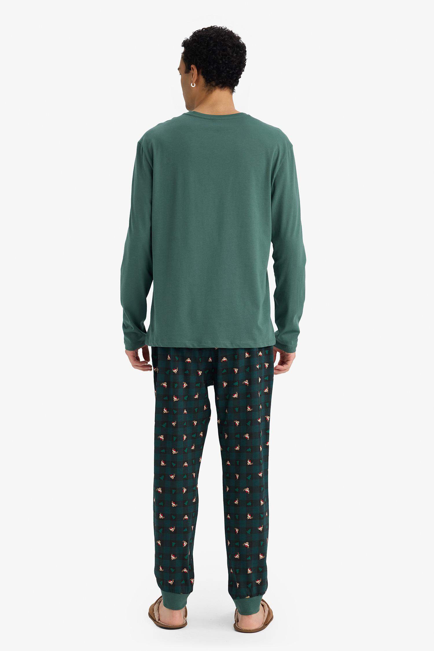 طقم بيجامة بطبعة احتفالية وكم طويل