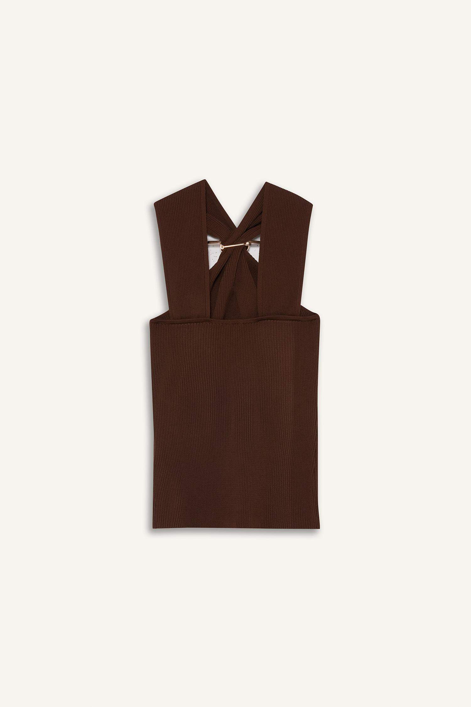 Fitted Rib Buckle Detail Sleeveless Blouse