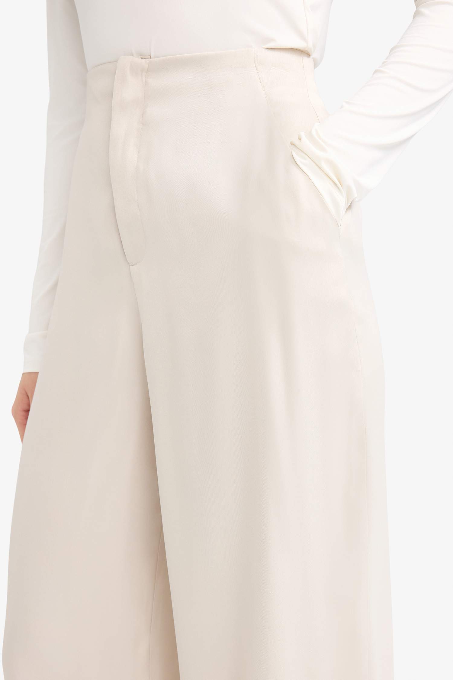 Regular Fit Cepli Bilek Boy Saten Pantolon