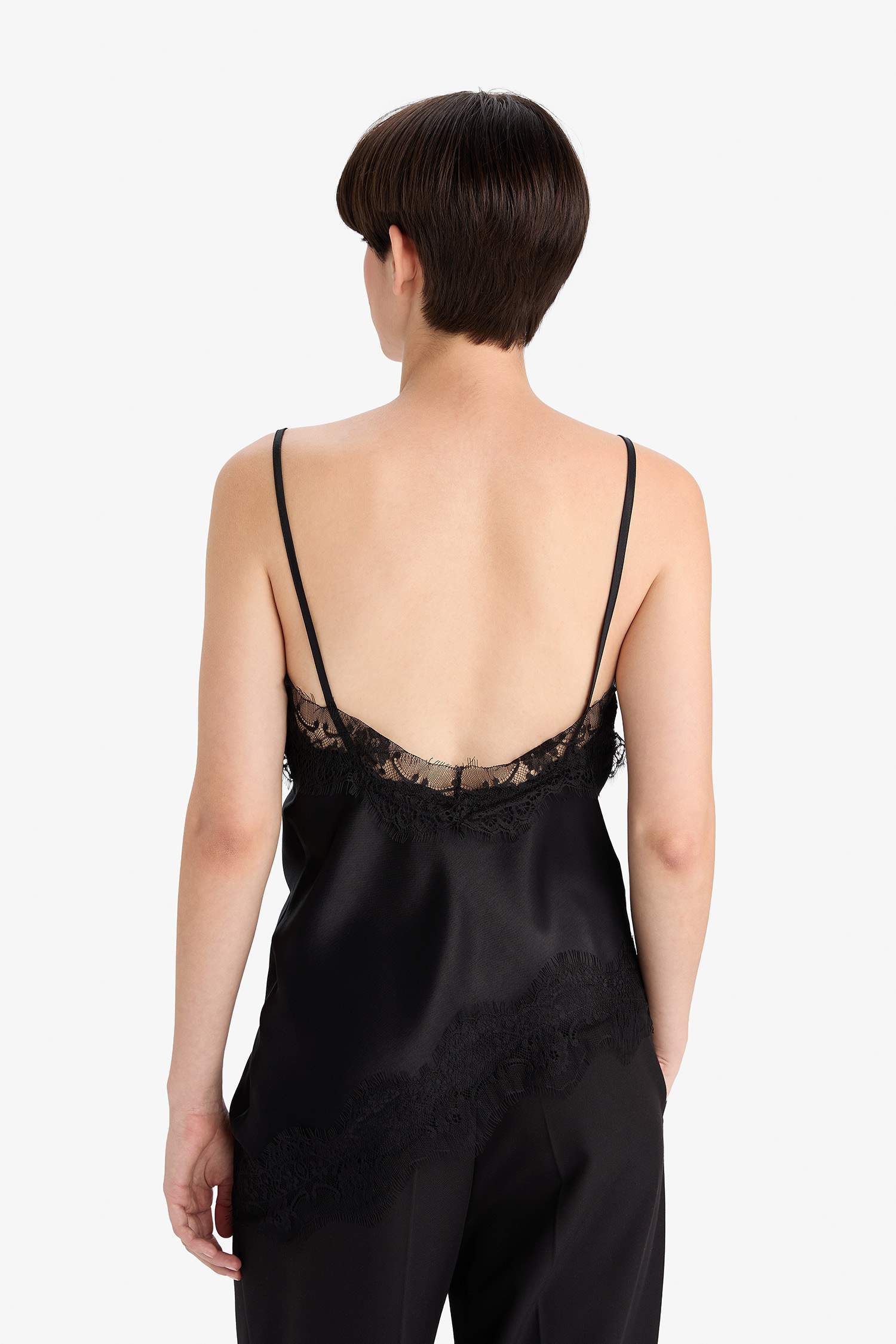 Regular Fit V Yaka Dantel Detaylı Saten İnce Askılı Bluz