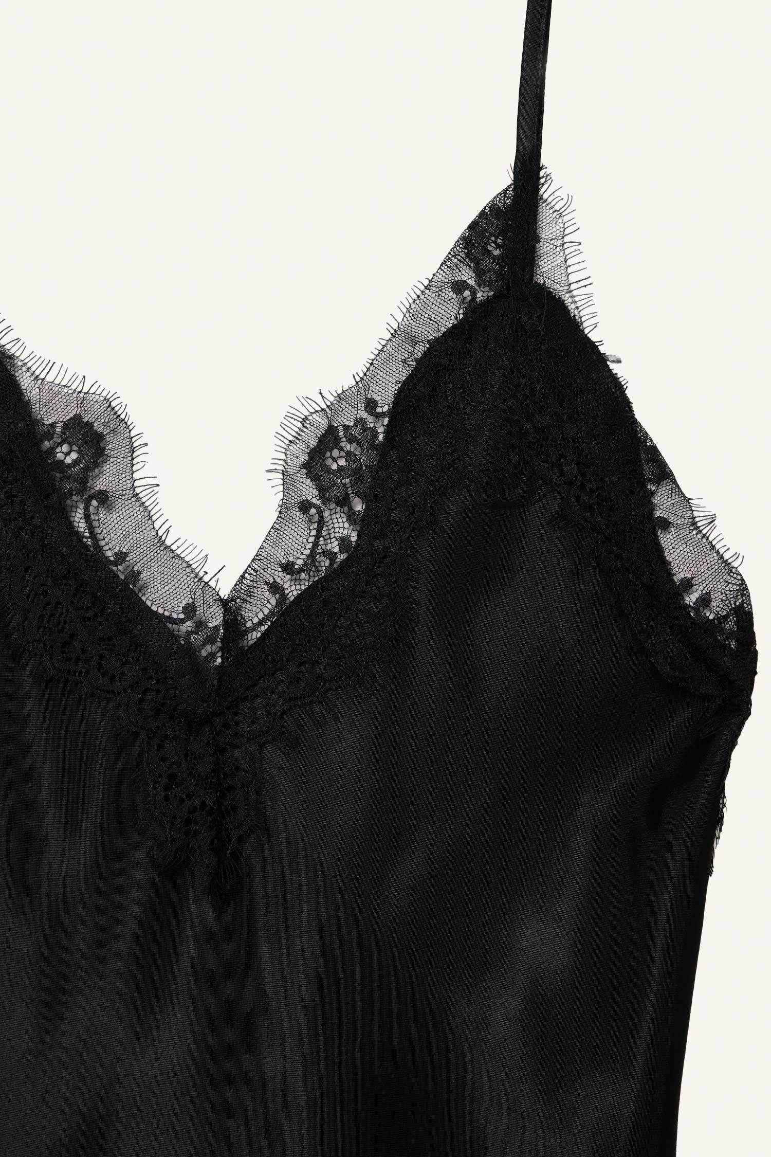 Regular Fit V Yaka Dantel Detaylı Saten İnce Askılı Bluz