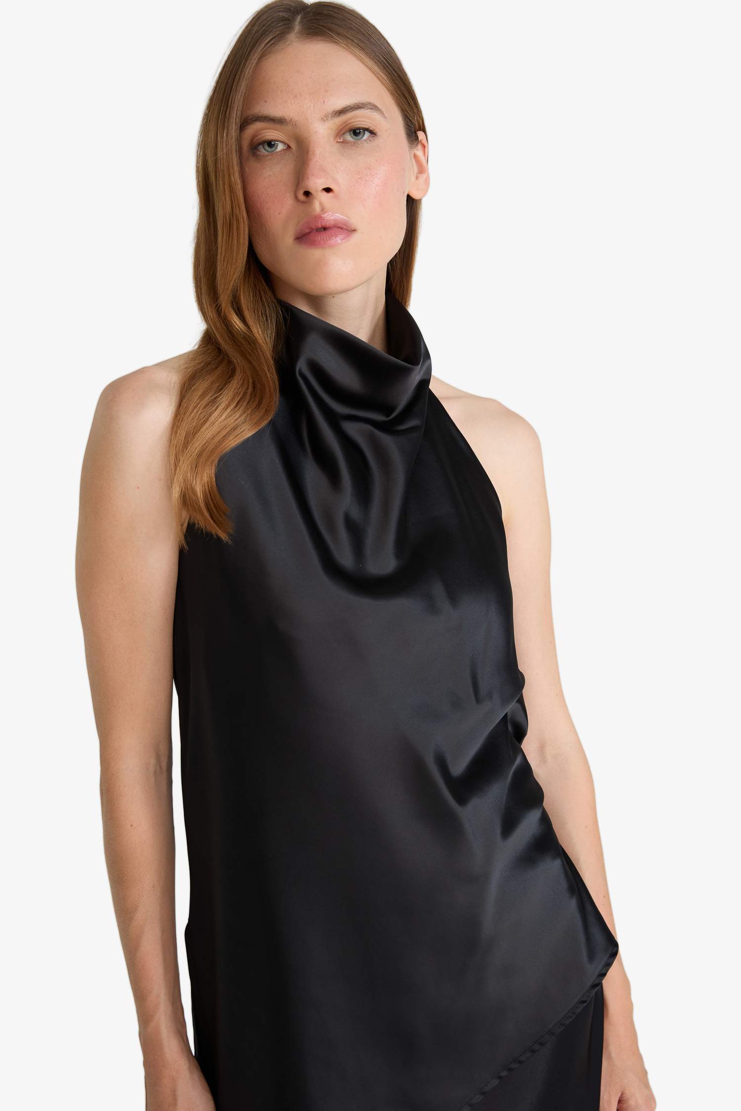 Regular Fit Degaje Yaka Saten Kolsuz Bluz