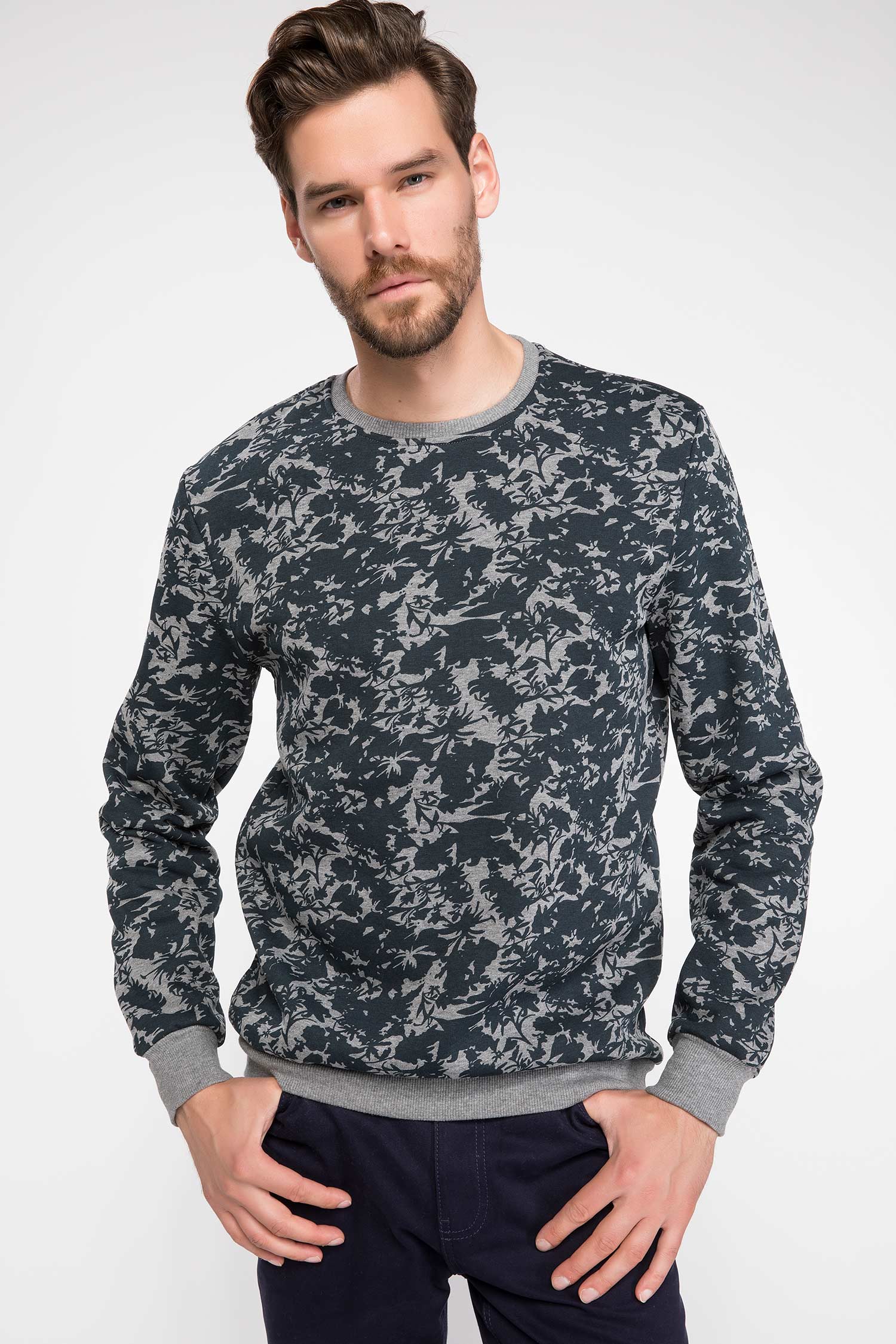 Defacto Desenli Sweatshirt. 1