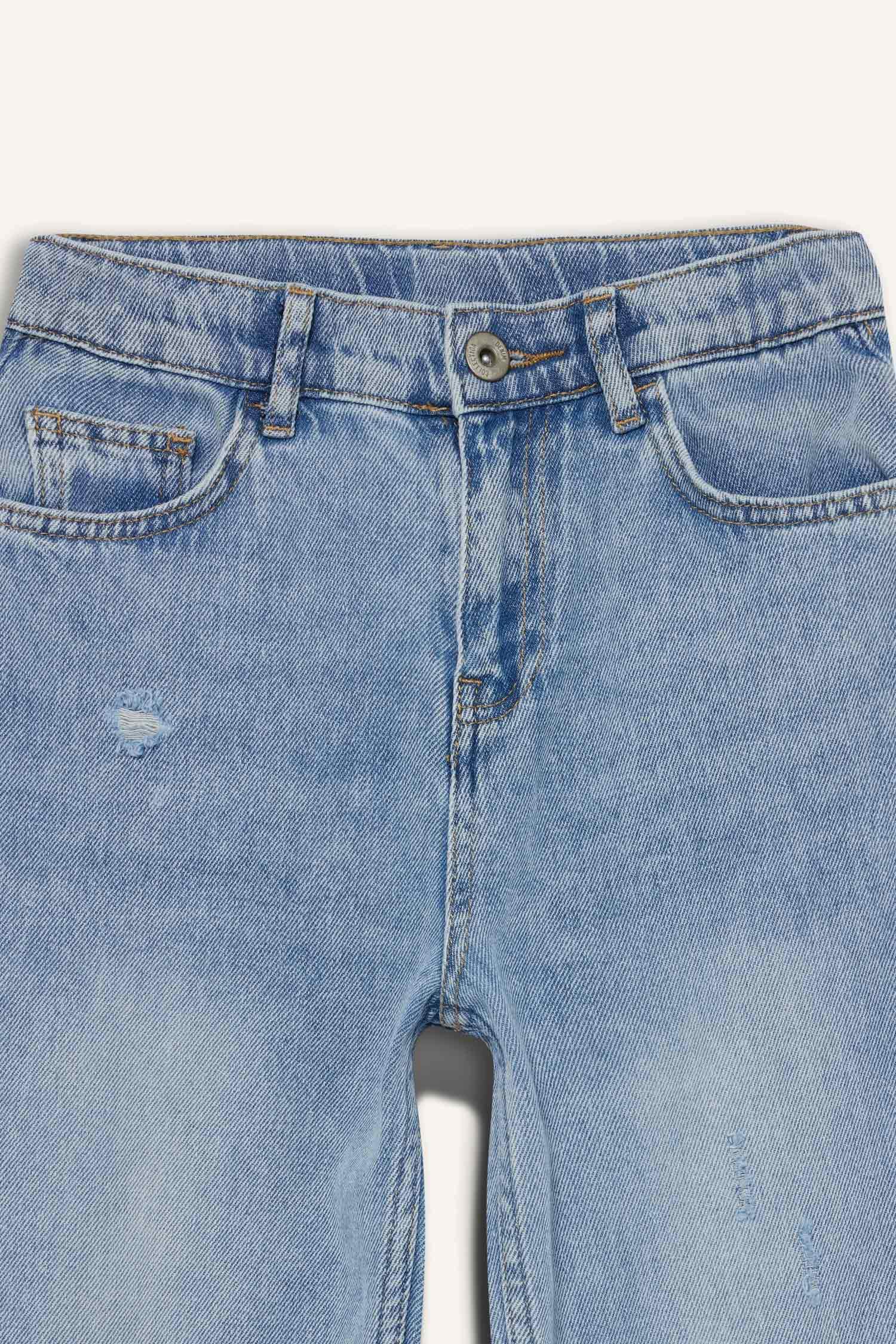 بنطرون جينز ولادي قصة فضفاضة برجل عادية وتفاصيل ممزقة