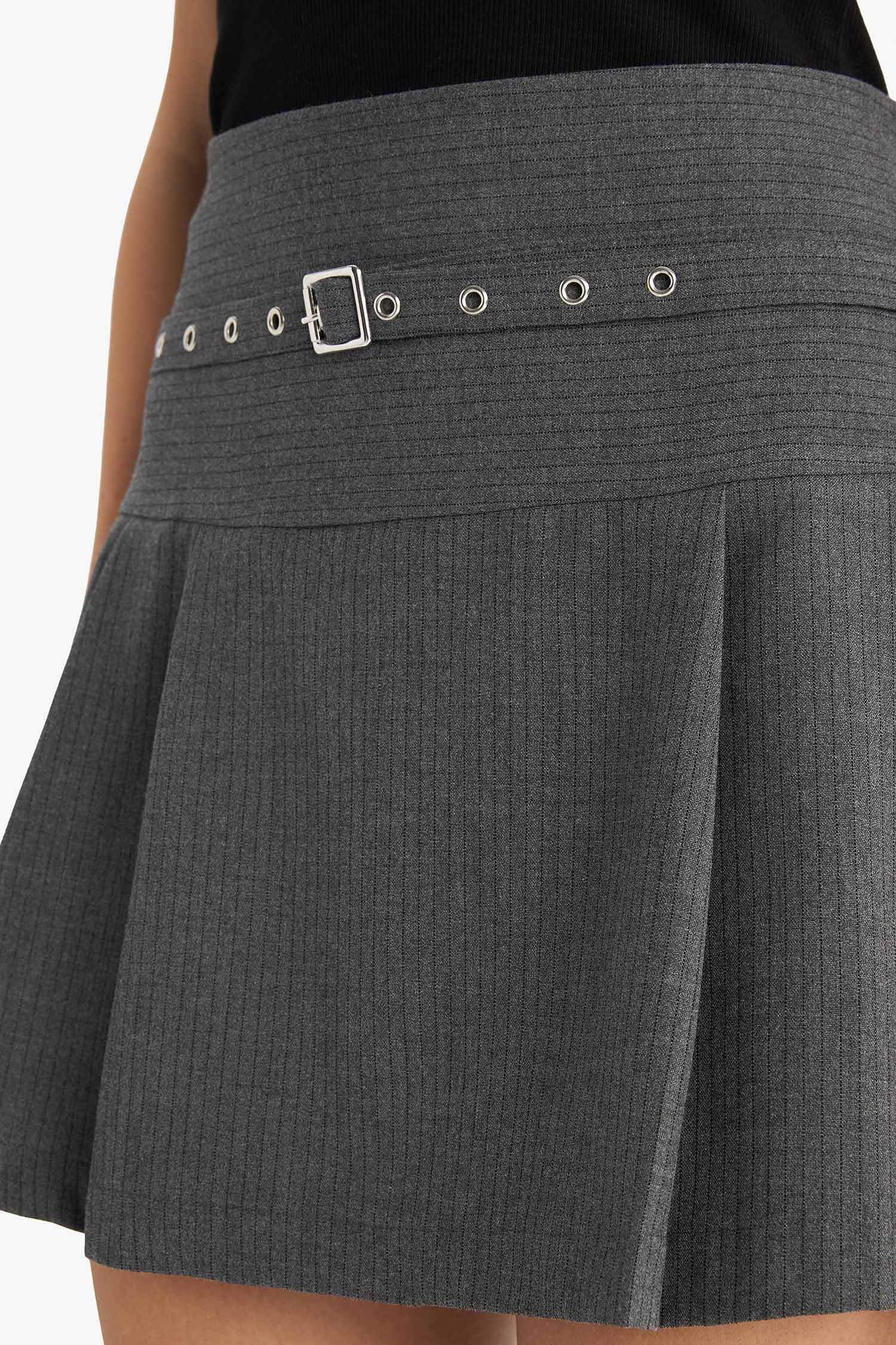 تنورة قصير بخصر عادي