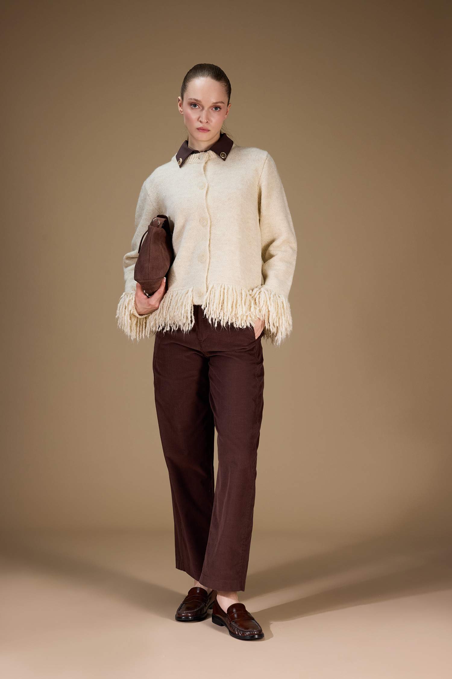 Regular Fit Bisiklet Yaka Püsküllü Düğmeli Triko Hırka