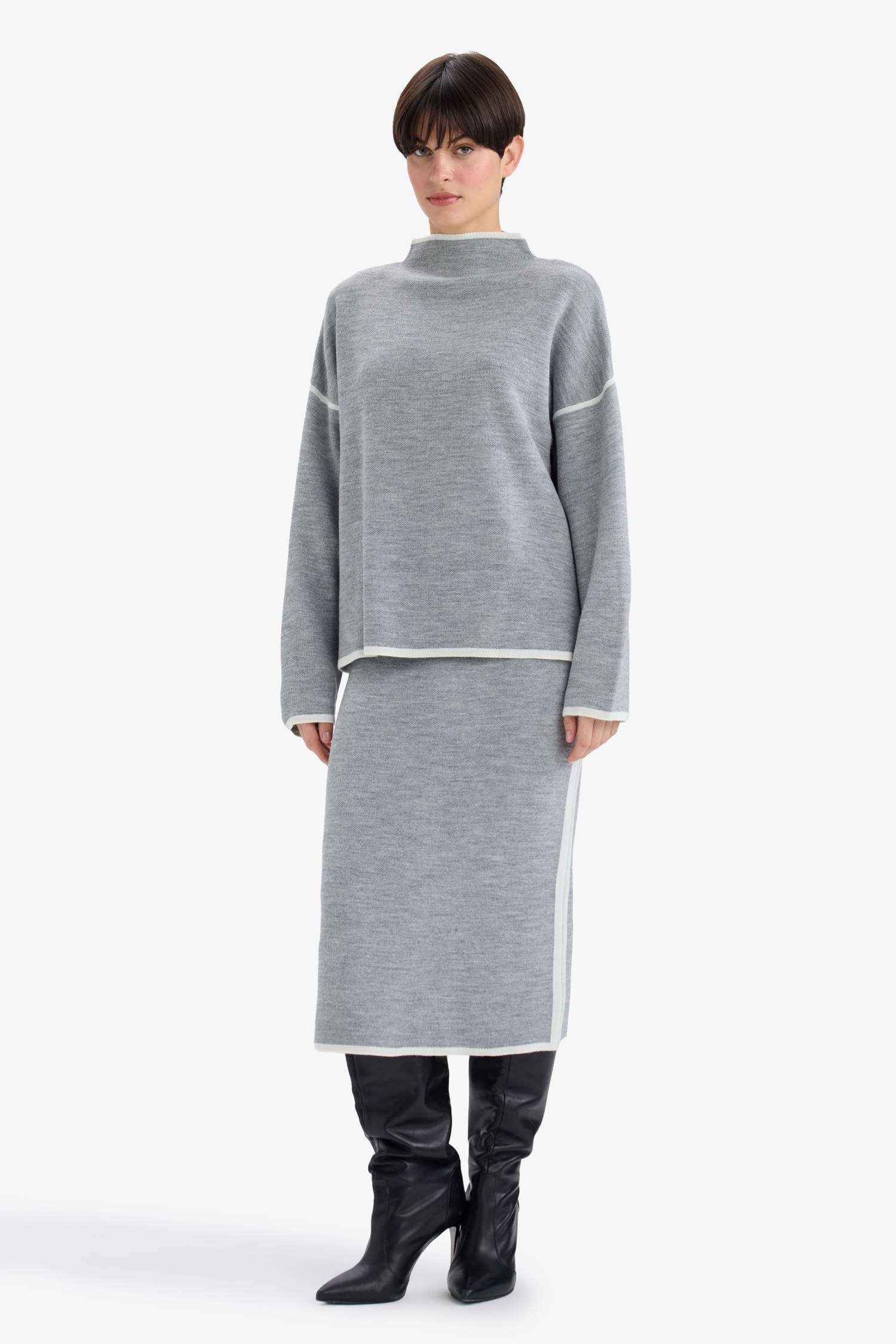 تنورة تريكو بنسل