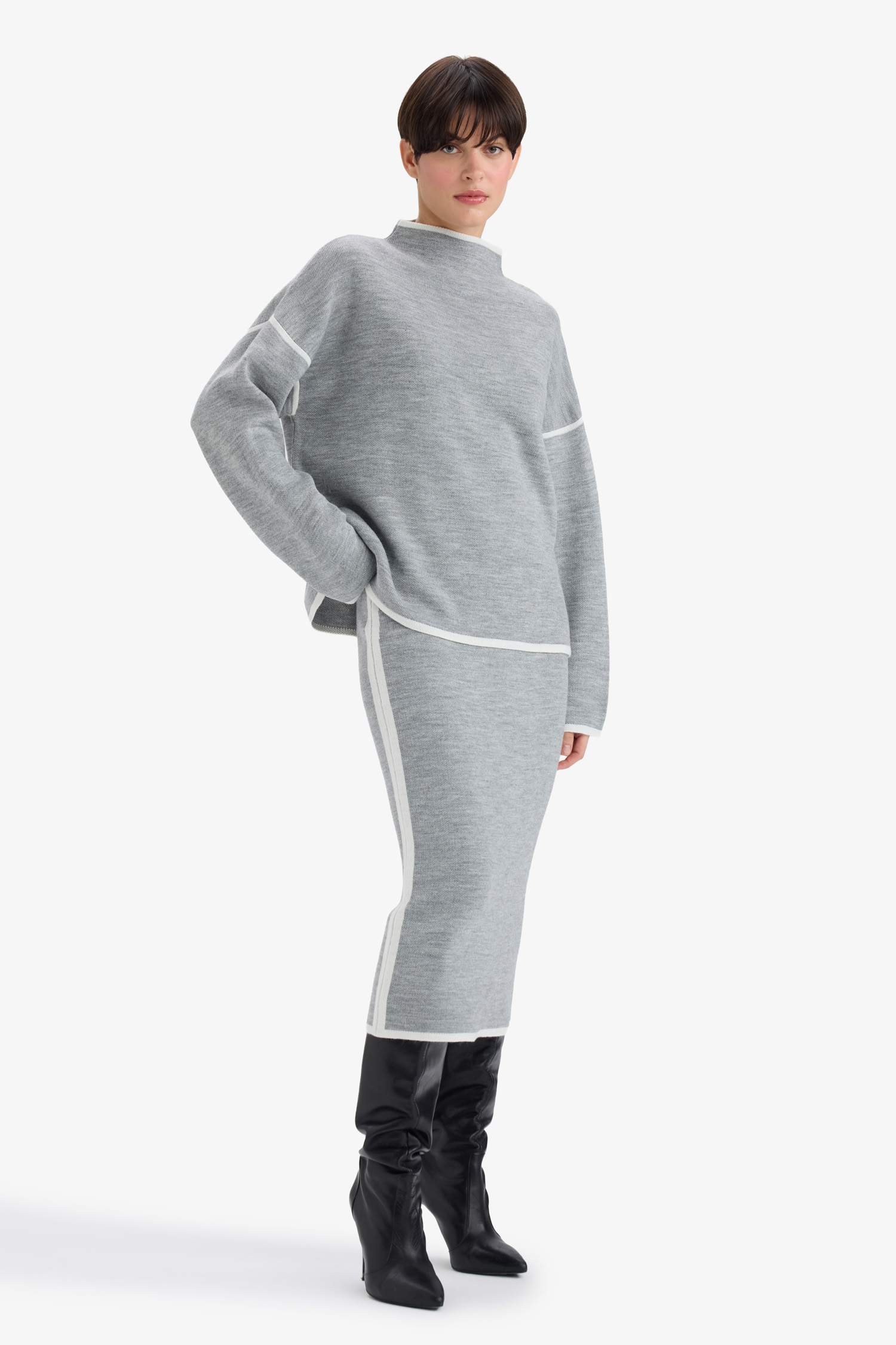 تنورة تريكو بنسل